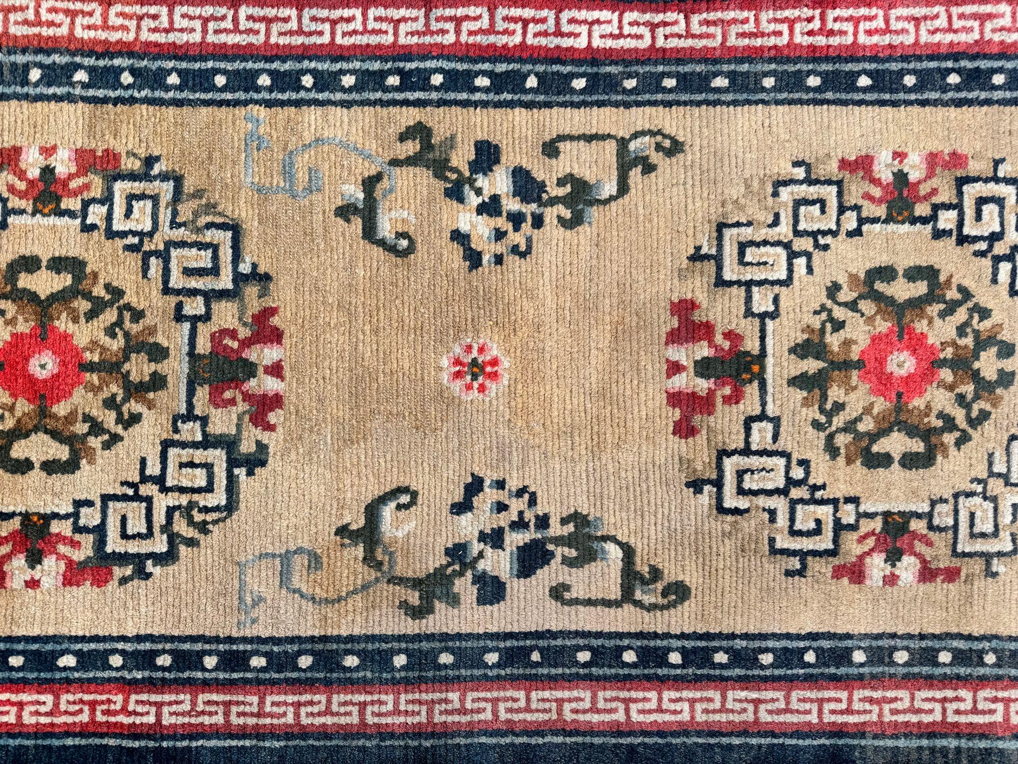 Chemin de table tibétain antique 4.03m x 0.81m en vente 4