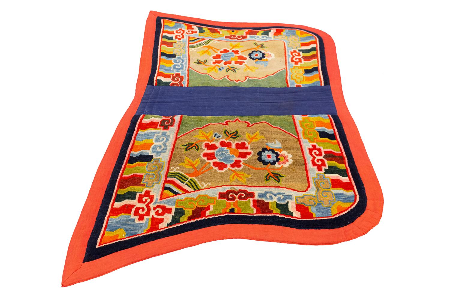 Antique Tibetan Special Field Multicolor Wool Rug, ca. 1920 In Good Condition For Sale In Ferrara, IT