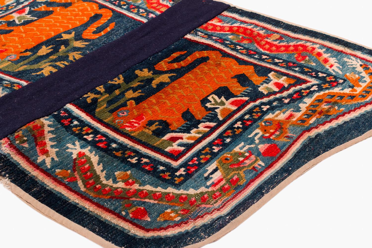 Tapis de selle tibétain ancien en laine de tigre en vente 2