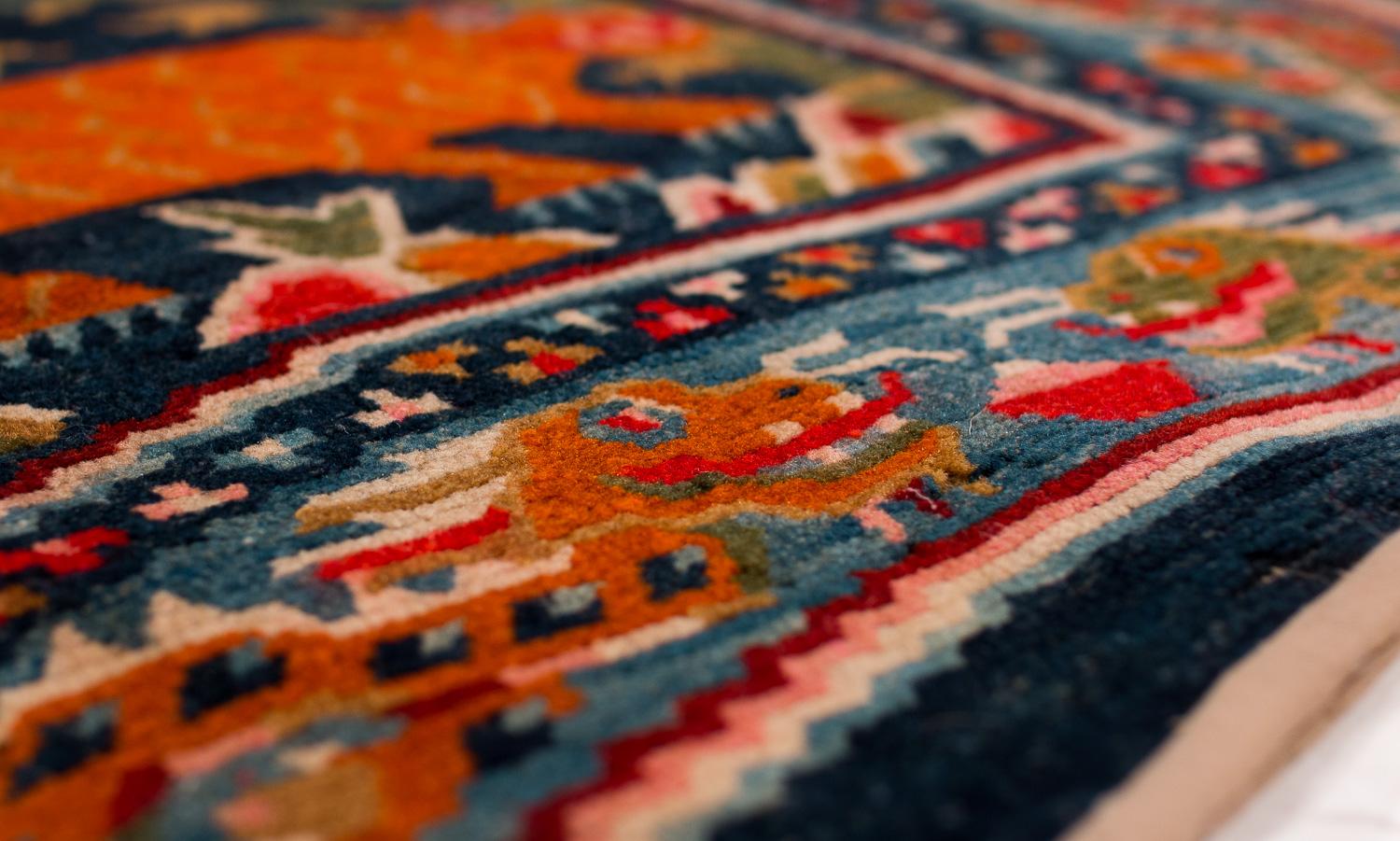 Tapis de selle tibétain ancien en laine de tigre en vente 3