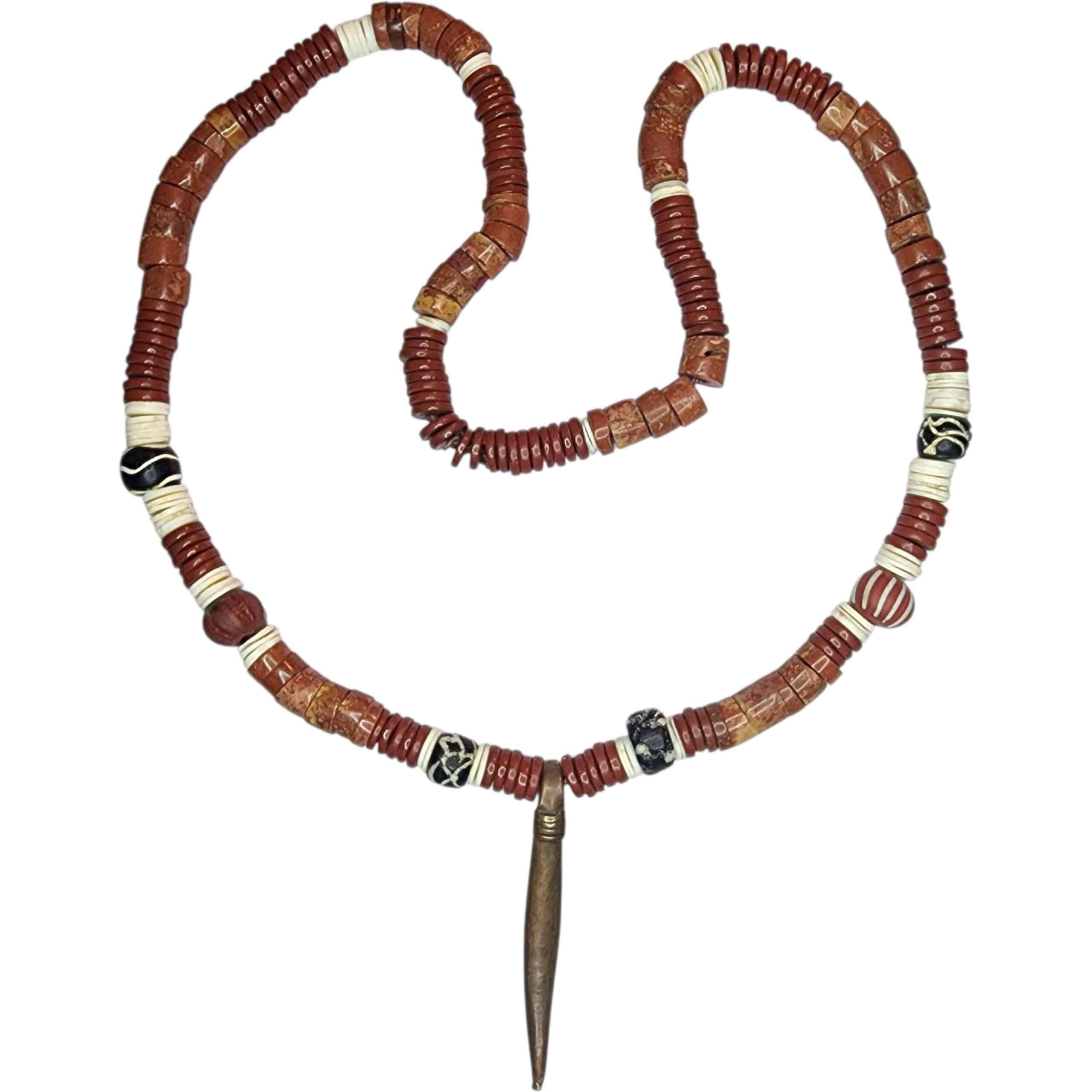 Artisan Collier tribal tibétain antique perles de coquillage Heishi et Dzi anciennes en vente