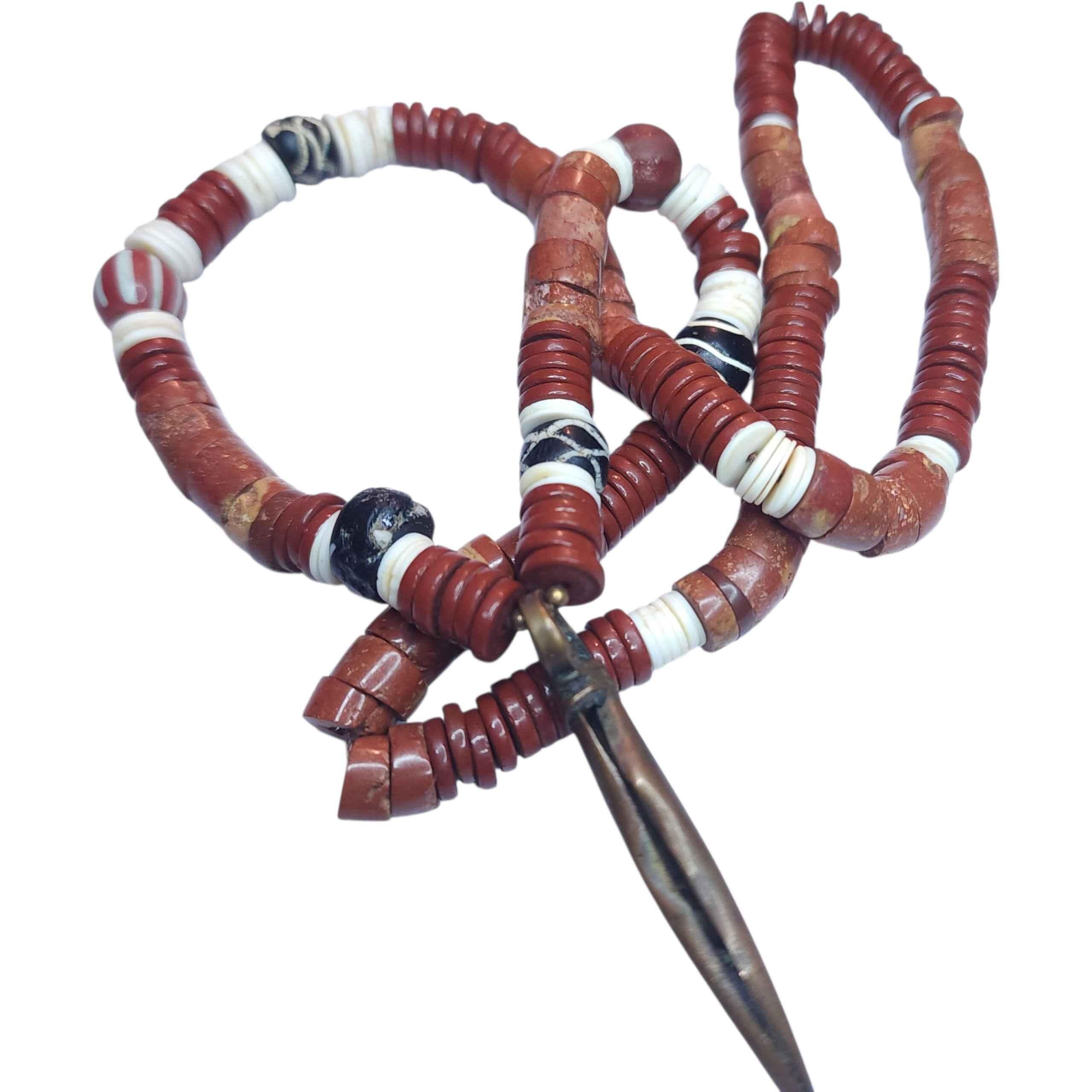 Collier tribal tibétain antique perles de coquillage Heishi et Dzi anciennes Bon état - En vente à Milford, DE