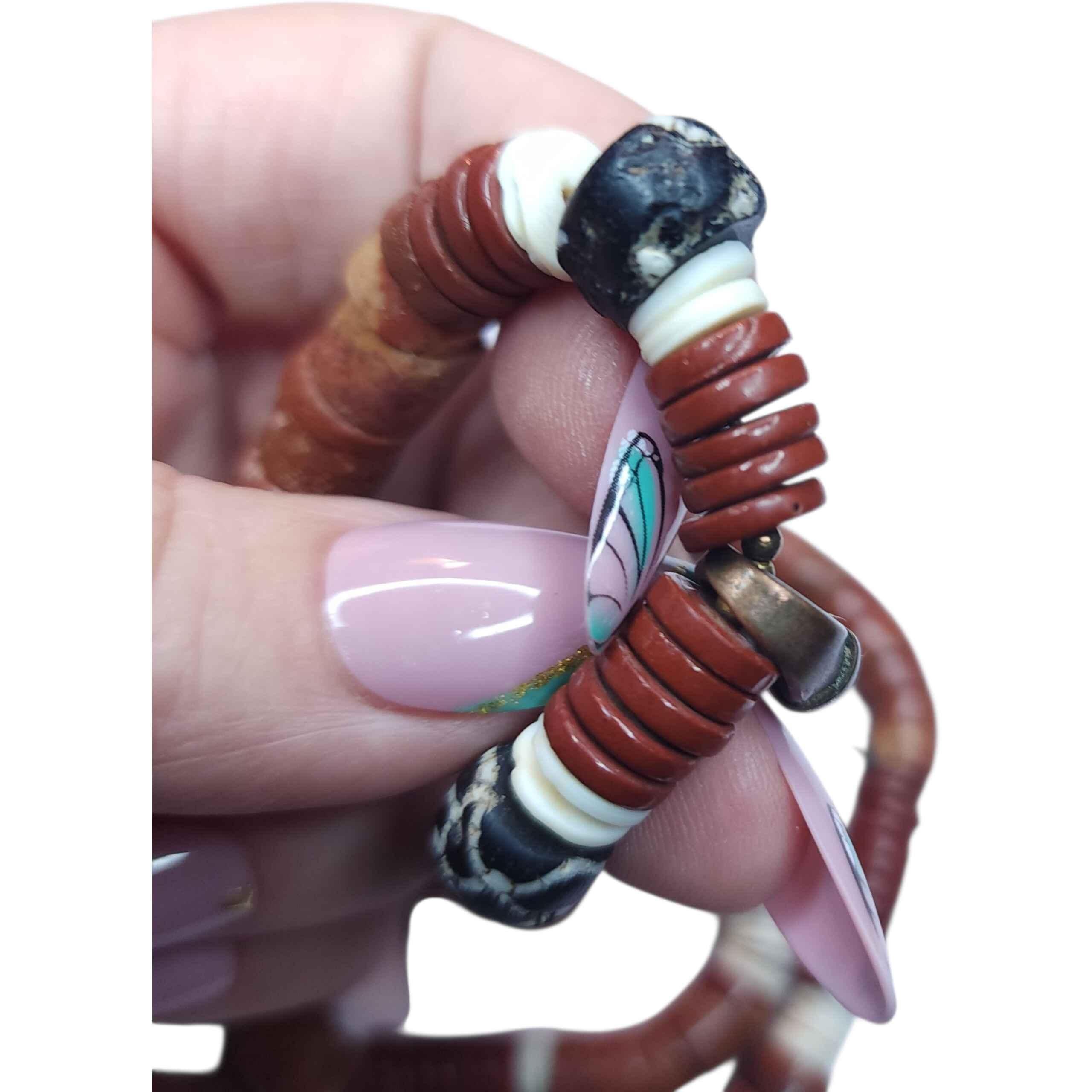 Collier tribal tibétain antique perles de coquillage Heishi et Dzi anciennes en vente 1