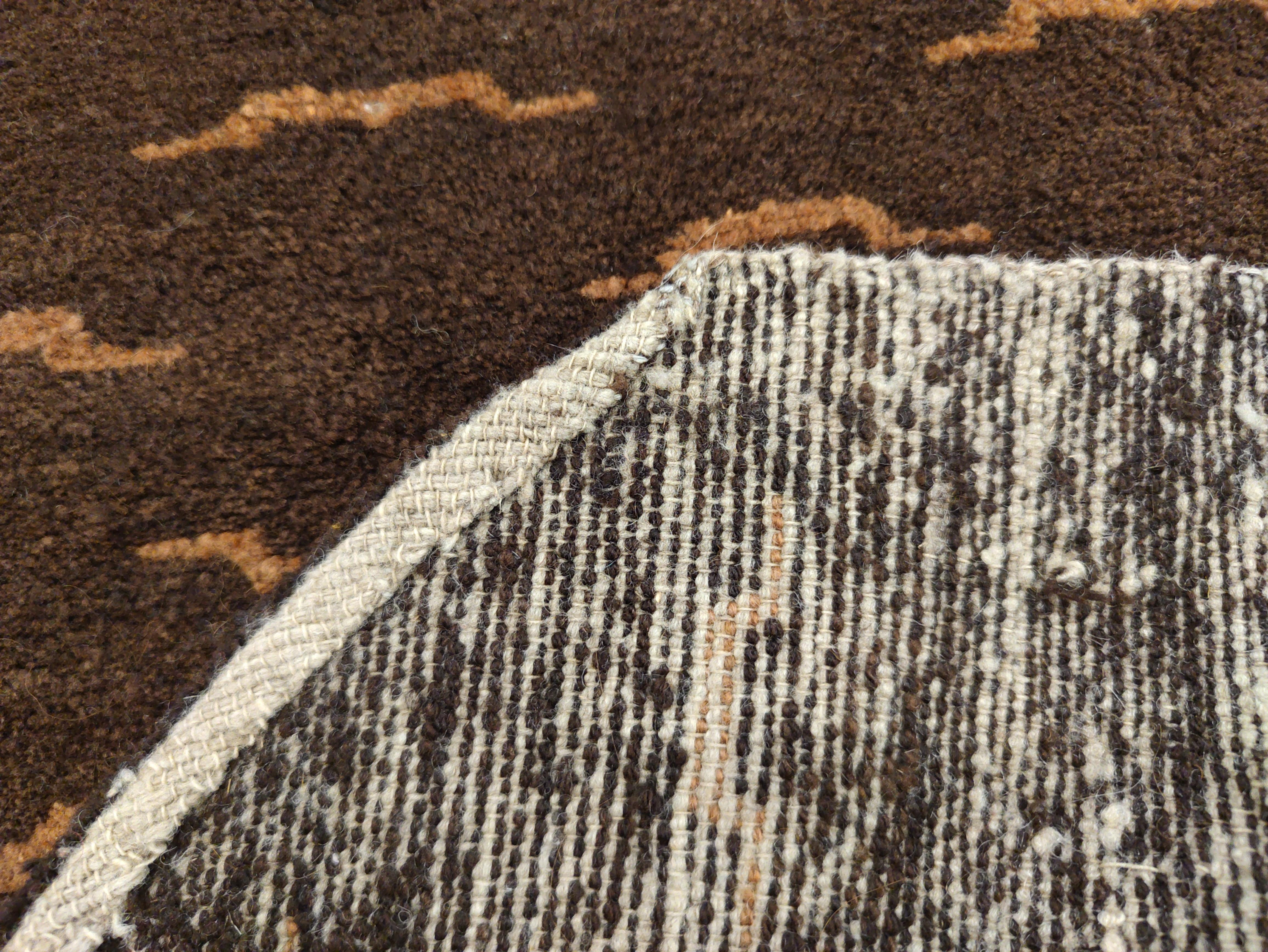 Antiker tibetischer Tsukdruk-Teppich mit Tigerpelz-Muster (Handgeknüpft) im Angebot