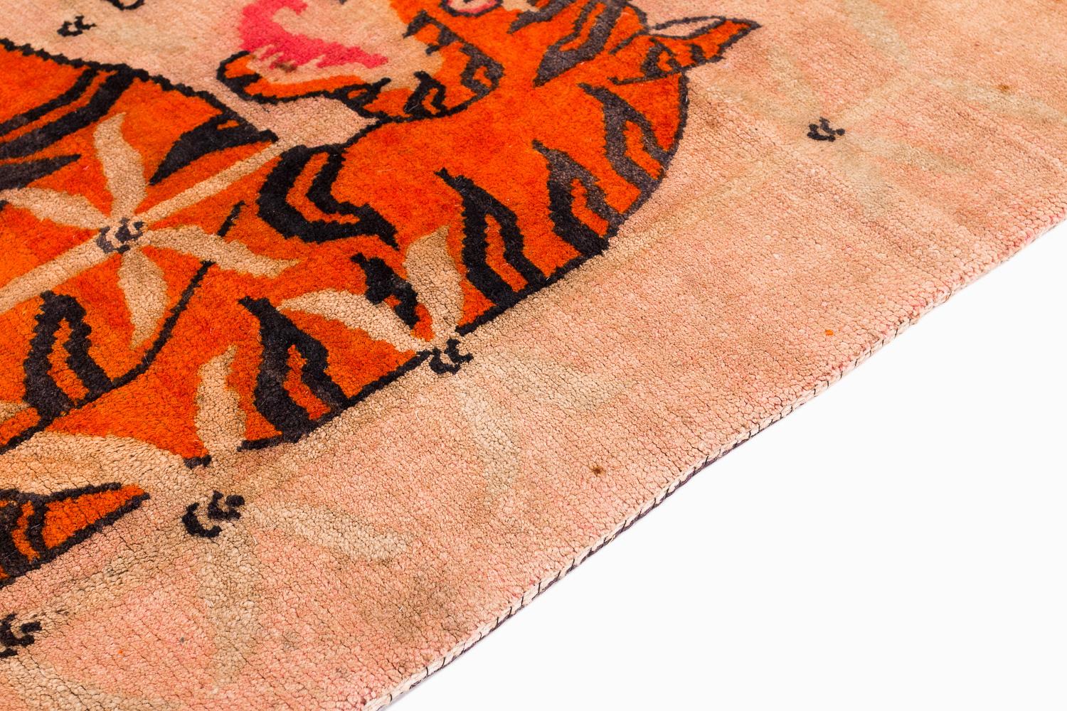 Tapis tibétain ancien à deux tigres, petit tapis d'accessoires, tapis en laine Khaden en vente 4