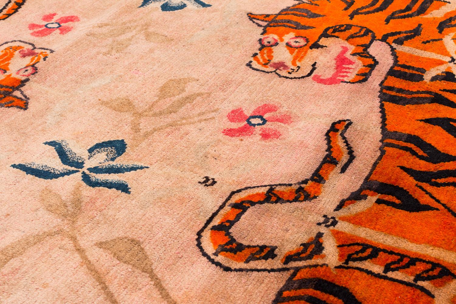 Début du 20ème siècle Tapis tibétain ancien à deux tigres, petit tapis d'accessoires, tapis en laine Khaden en vente