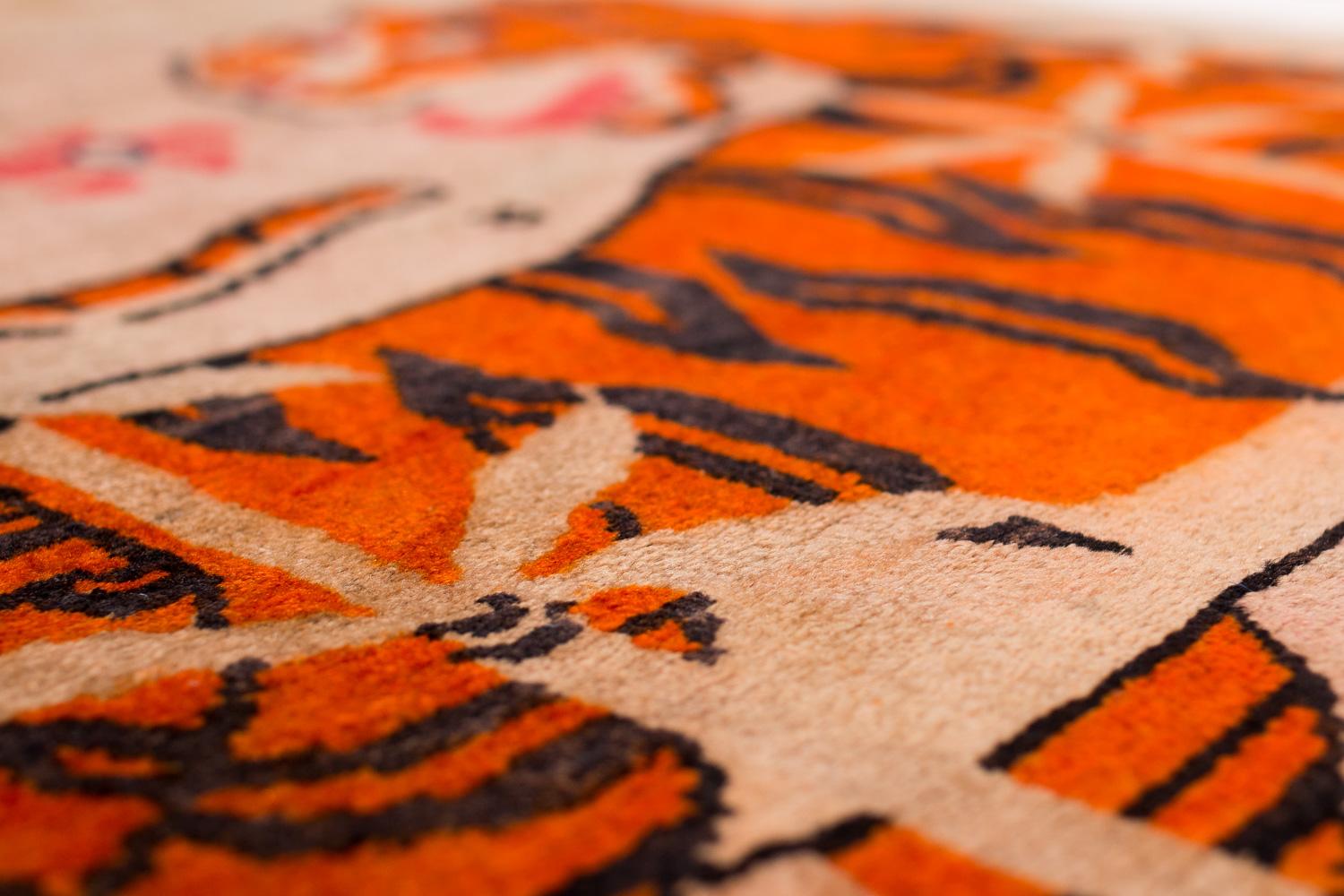 Tapis tibétain ancien à deux tigres, petit tapis d'accessoires, tapis en laine Khaden en vente 2