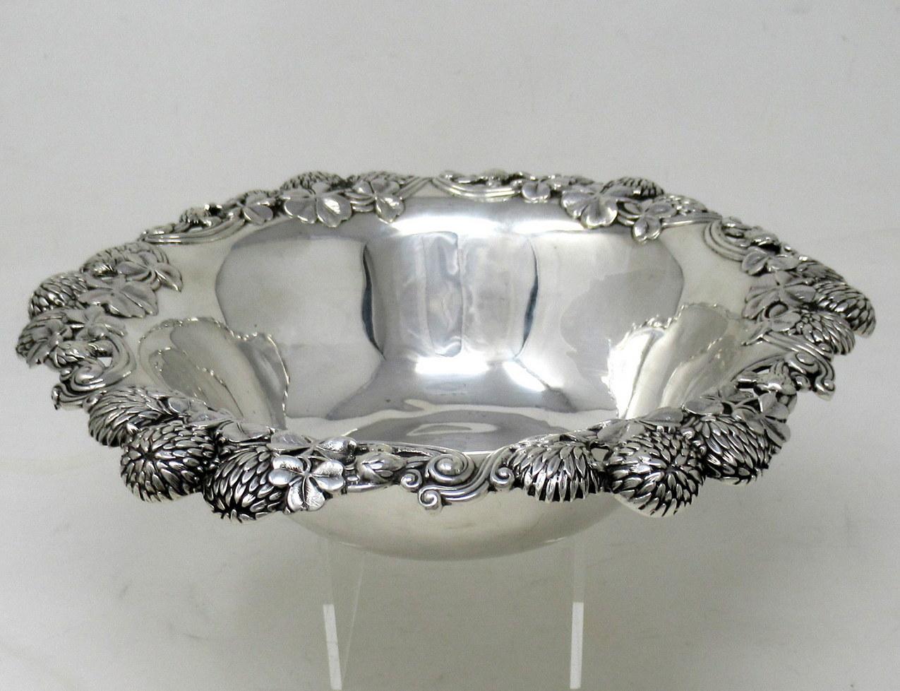 Antique Tiffany American Art Nouveau Sterling Silver Bowl Centerpiece Shamrock In Good Condition In Dublin, Ireland