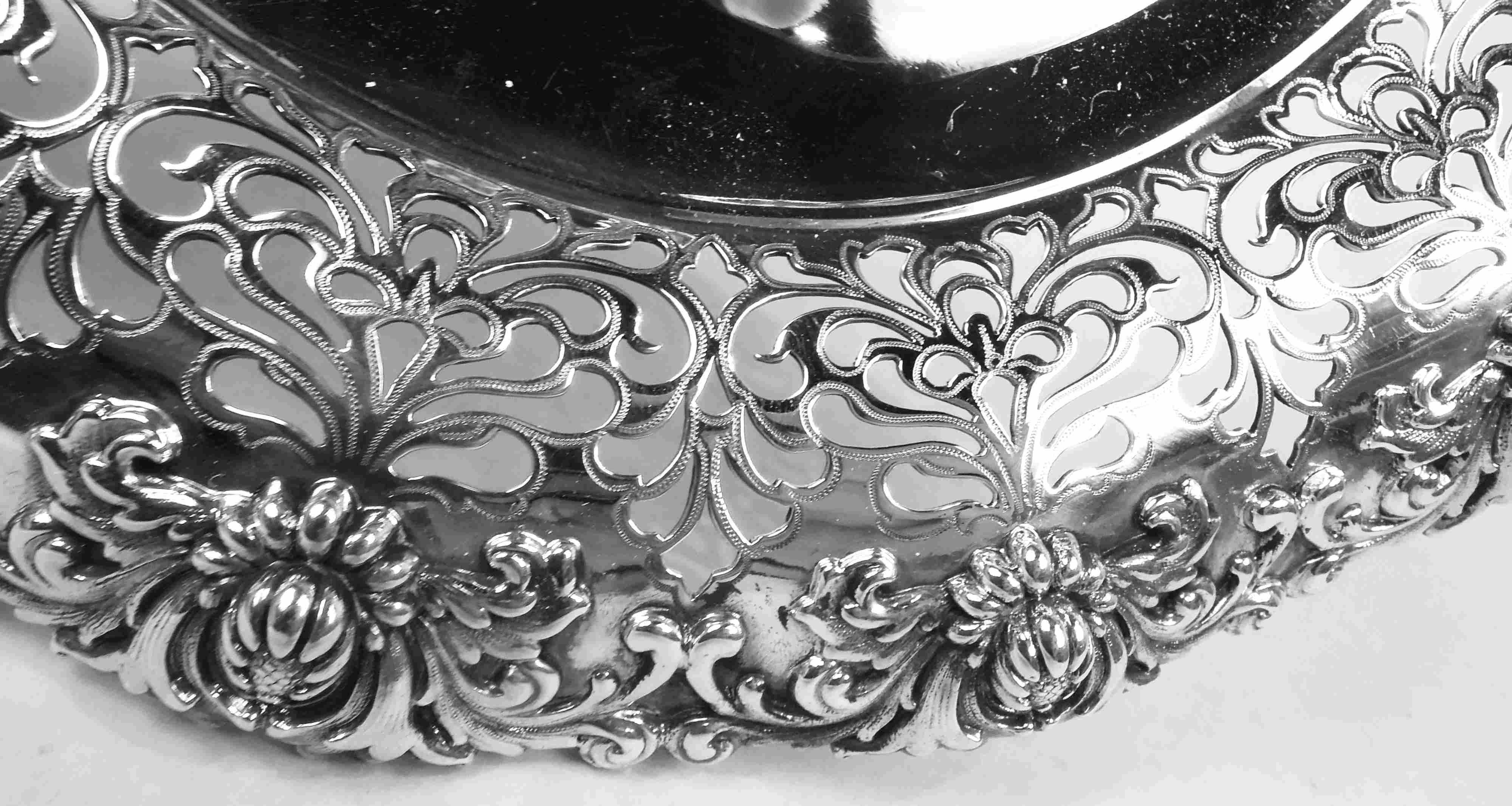 Antike amerikanische klassische Kompottschale aus Sterlingsilber von Tiffany   (Appliqué)
