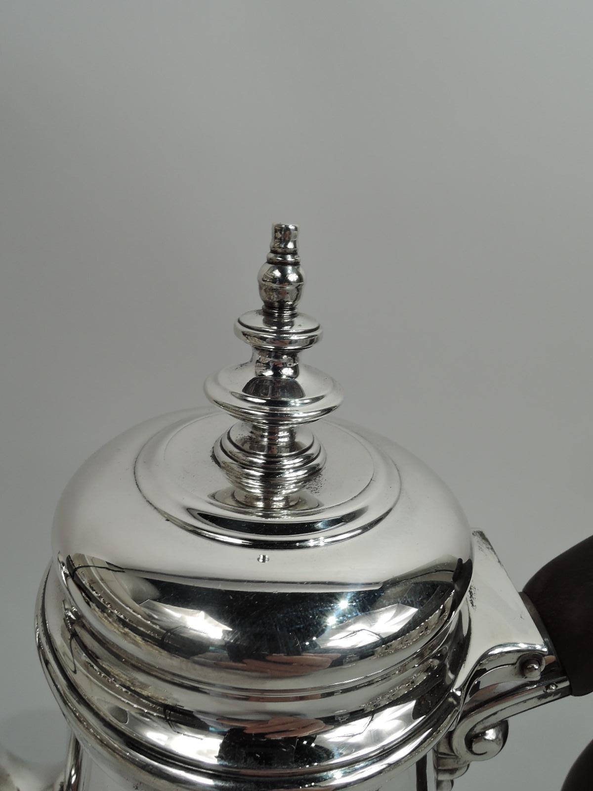 Antique Tiffany American Colonial Sterling Silver Coffeepot In Excellent Condition For Sale In New York, NY