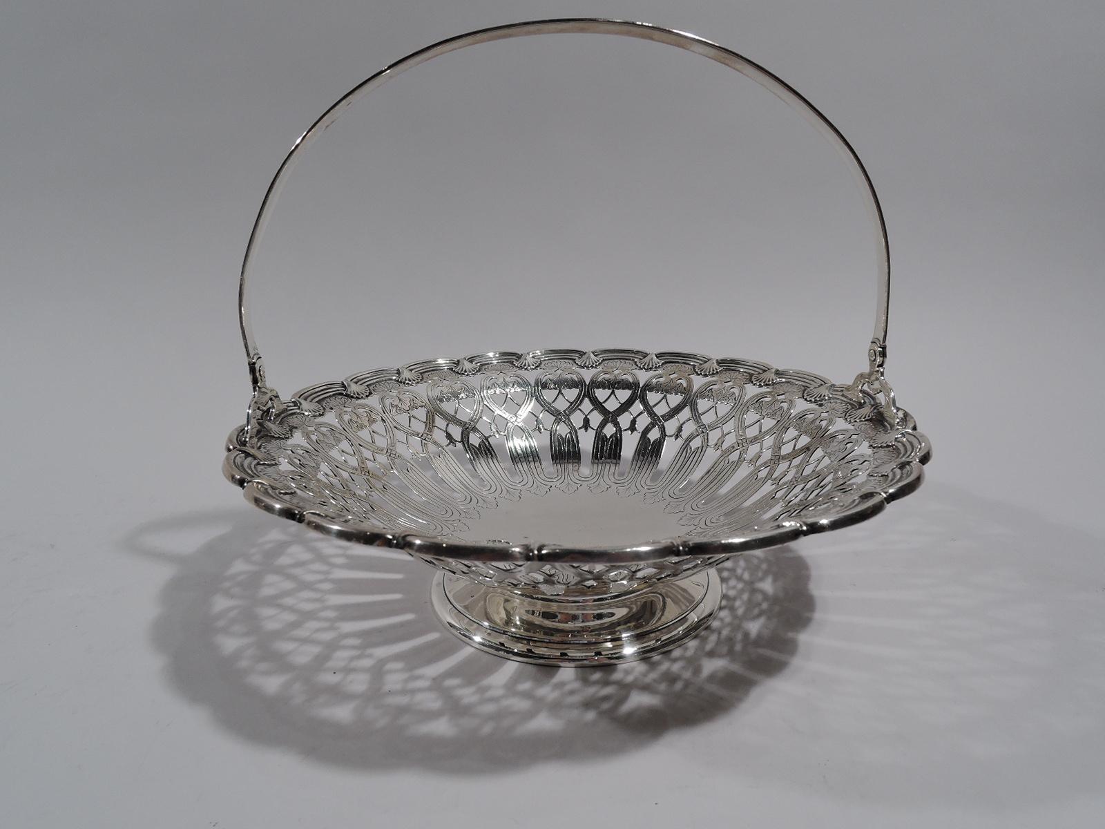 Edwardian Art Nouveau sterling silver basket. Made by Tiffany & Co. in New York, circa 1907. Solid well with engraved leaves. Open sides with interlaced scroll-and-leaf pattern heightened with engraving. Rim has molded c-scrolls interspersed with