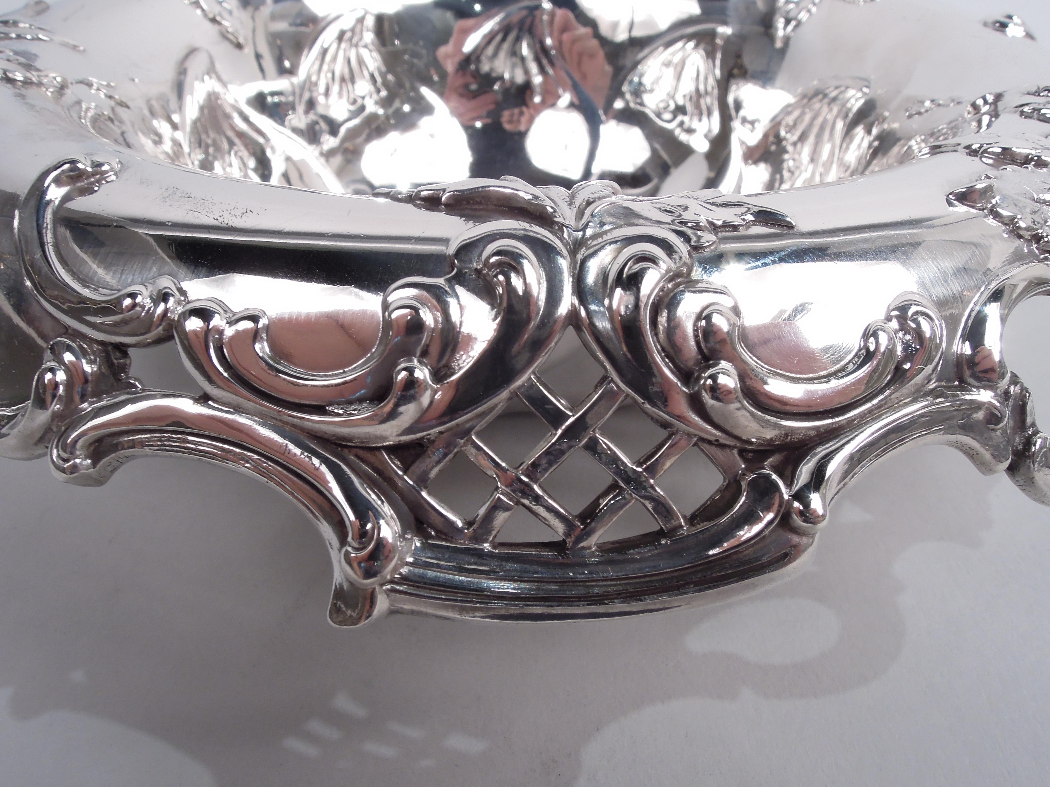Antique Tiffany American Gilded Age Sterling Silver Blackberry Bowl In Good Condition For Sale In New York, NY