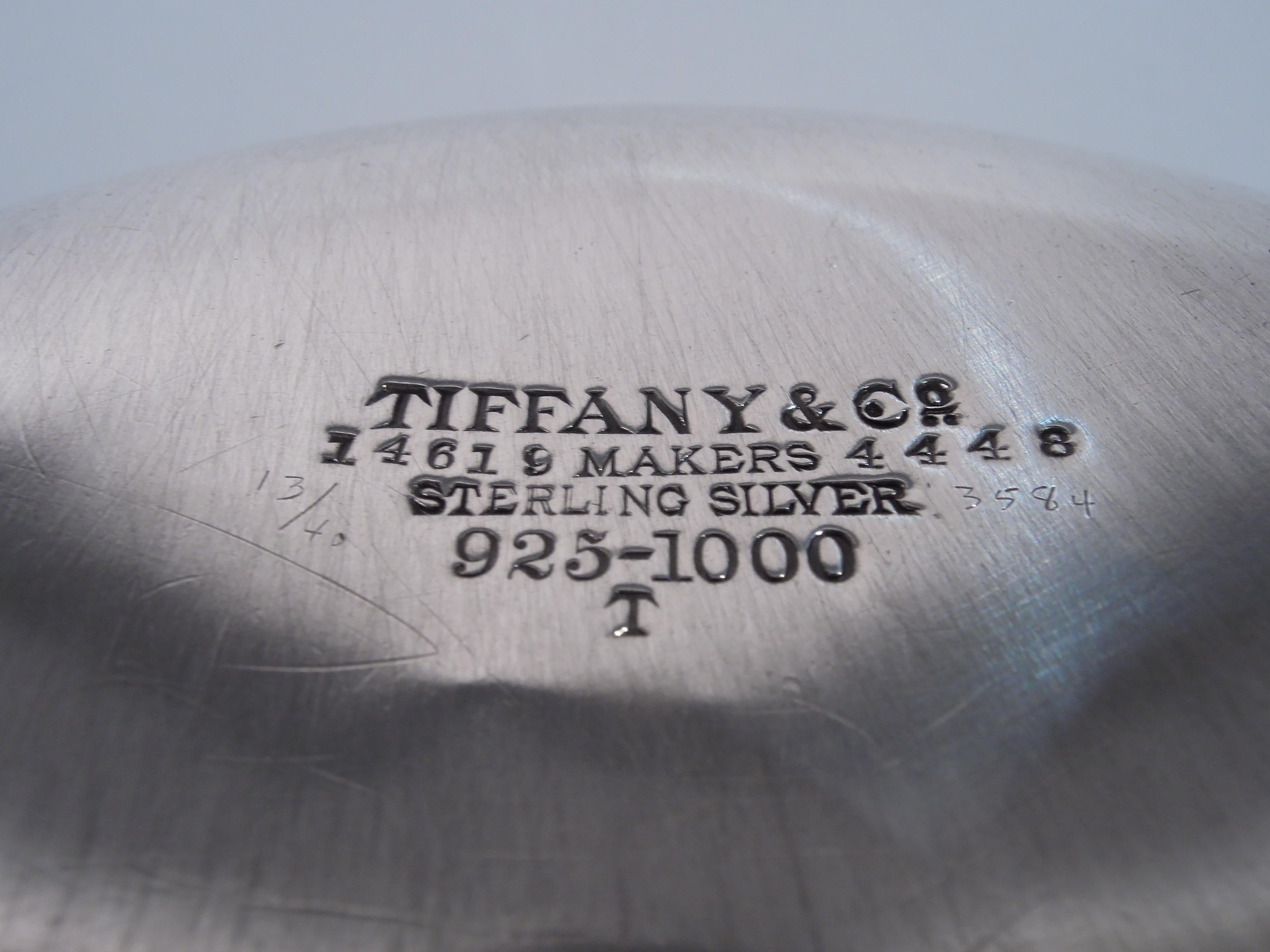 Antike Tiffany American Gilded Age Sterling Silber Brombeere Schüssel (Sterlingsilber) im Angebot