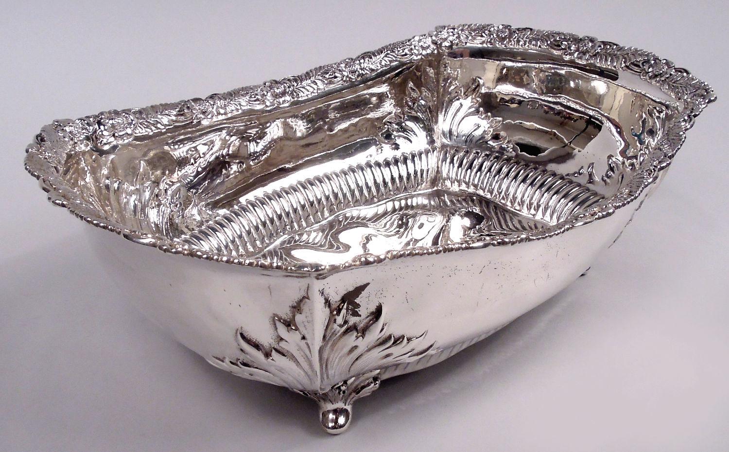 Antique Tiffany American Victorian Classical Sterling Silver Roll Tray In Good Condition For Sale In New York, NY