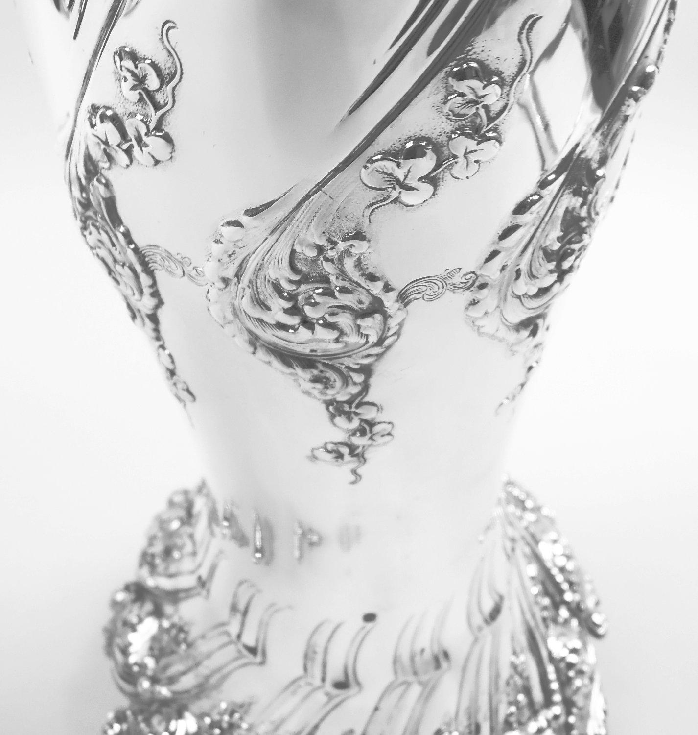Argento 925 Antico vaso Tiffany Art Nouveau Classico in Argento da 18 pollici in vendita