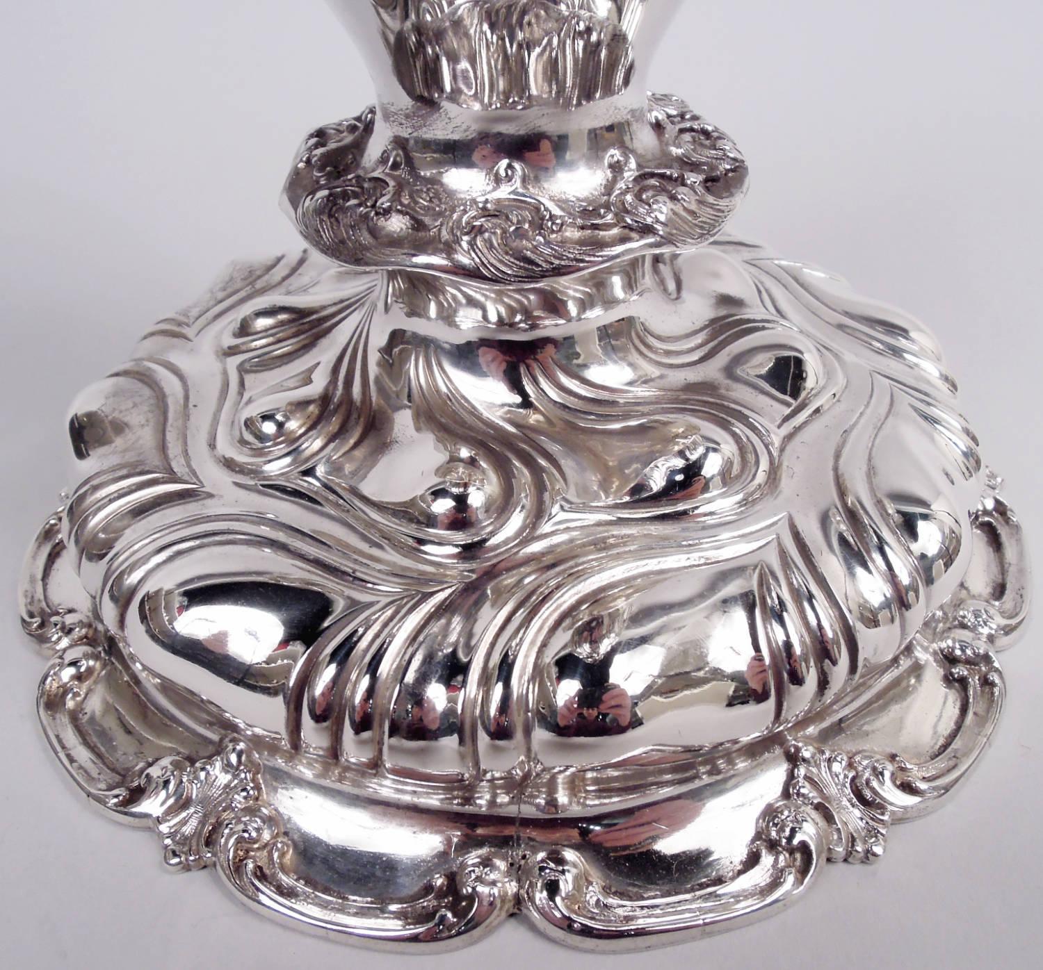 Antico vaso Tiffany Art Nouveau Classico in Argento da 18 pollici in vendita 1