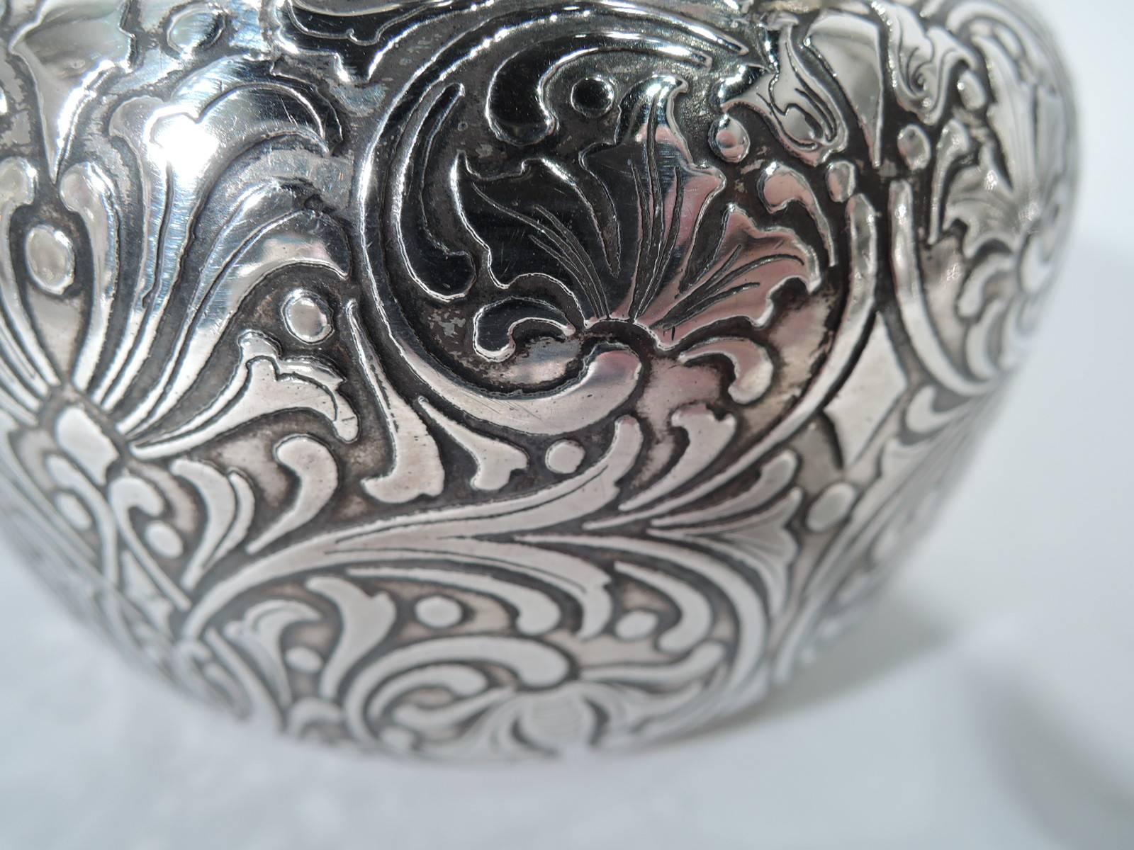 Antique Tiffany Art Nouveau Sterling Silver Powder Box In Excellent Condition In New York, NY