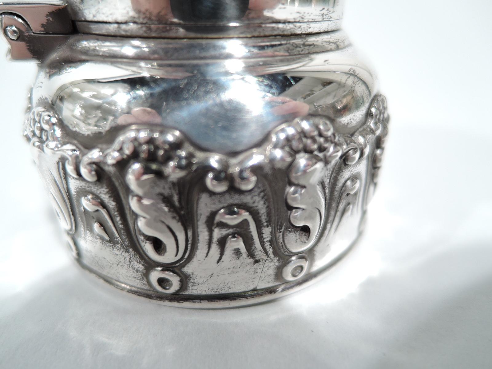 Antique Tiffany Art Nouveau Sterling Silver Traveling Inkwell In Excellent Condition In New York, NY
