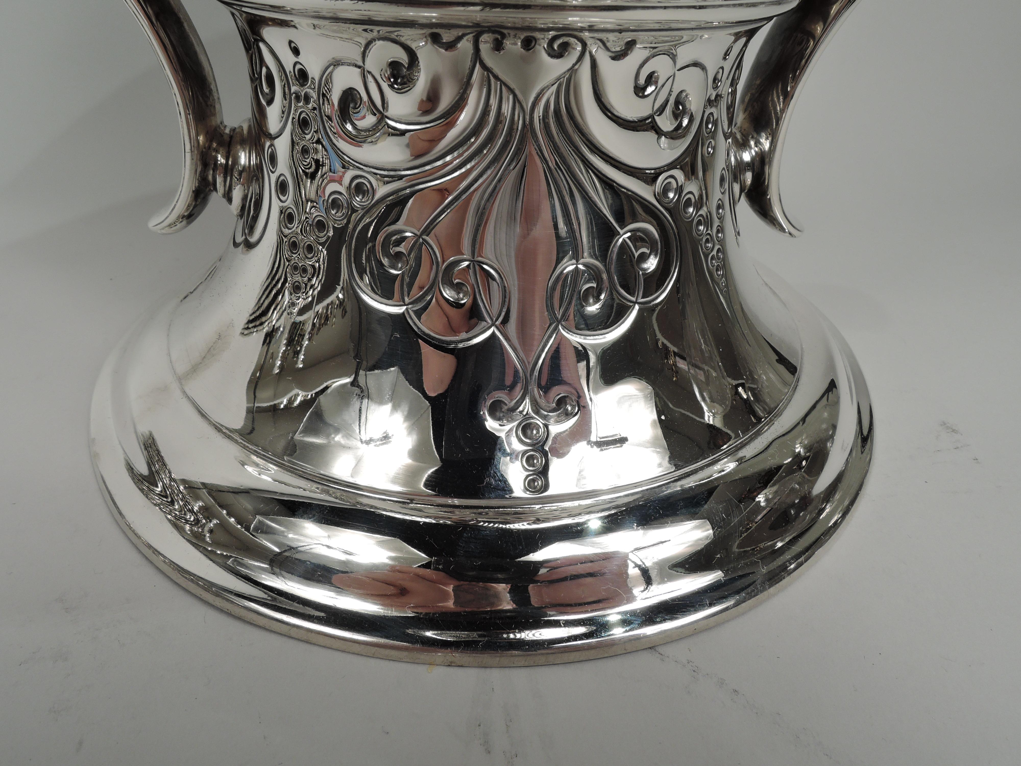 Antike Tiffany  & Co. Jugendstil-Urnenvase aus Sterlingsilber (19. Jahrhundert) im Angebot