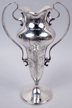 Jarrón antiguo de plata de ley de estilo Art Nouveau de Tiffany