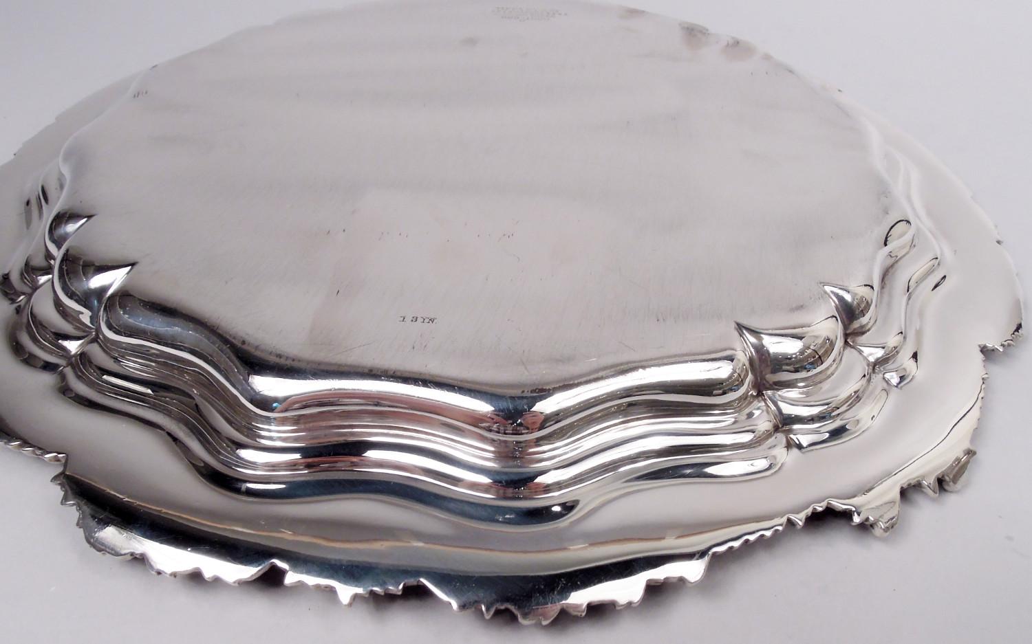 Bandeja redonda antigua Tiffany Crisantemo de plata de ley Grabado en venta