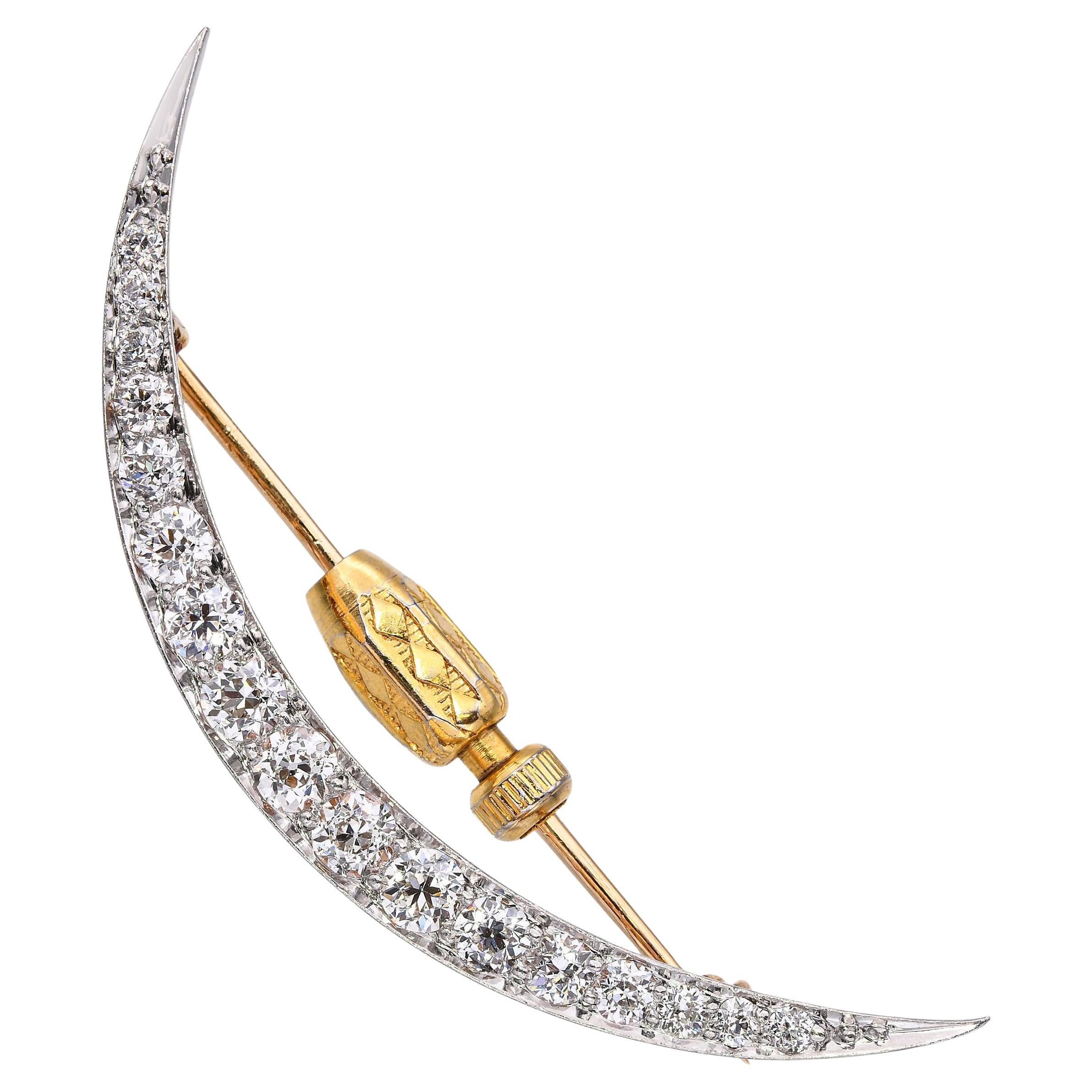 Antiguo broche Tiffany
Co. de oro amarillo de 14 quilates y media luna de diamantes en platino