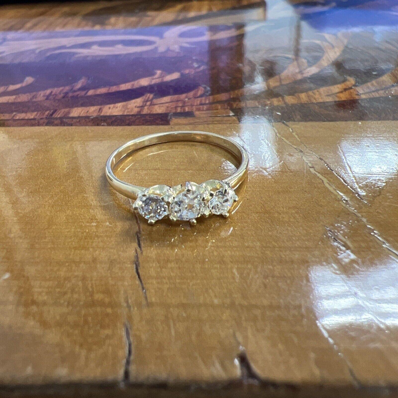 ANTIQUE TIFFANY & CO. 18k Gelbgold & Diamantring mit drei Steinen im Kissenschliff 5