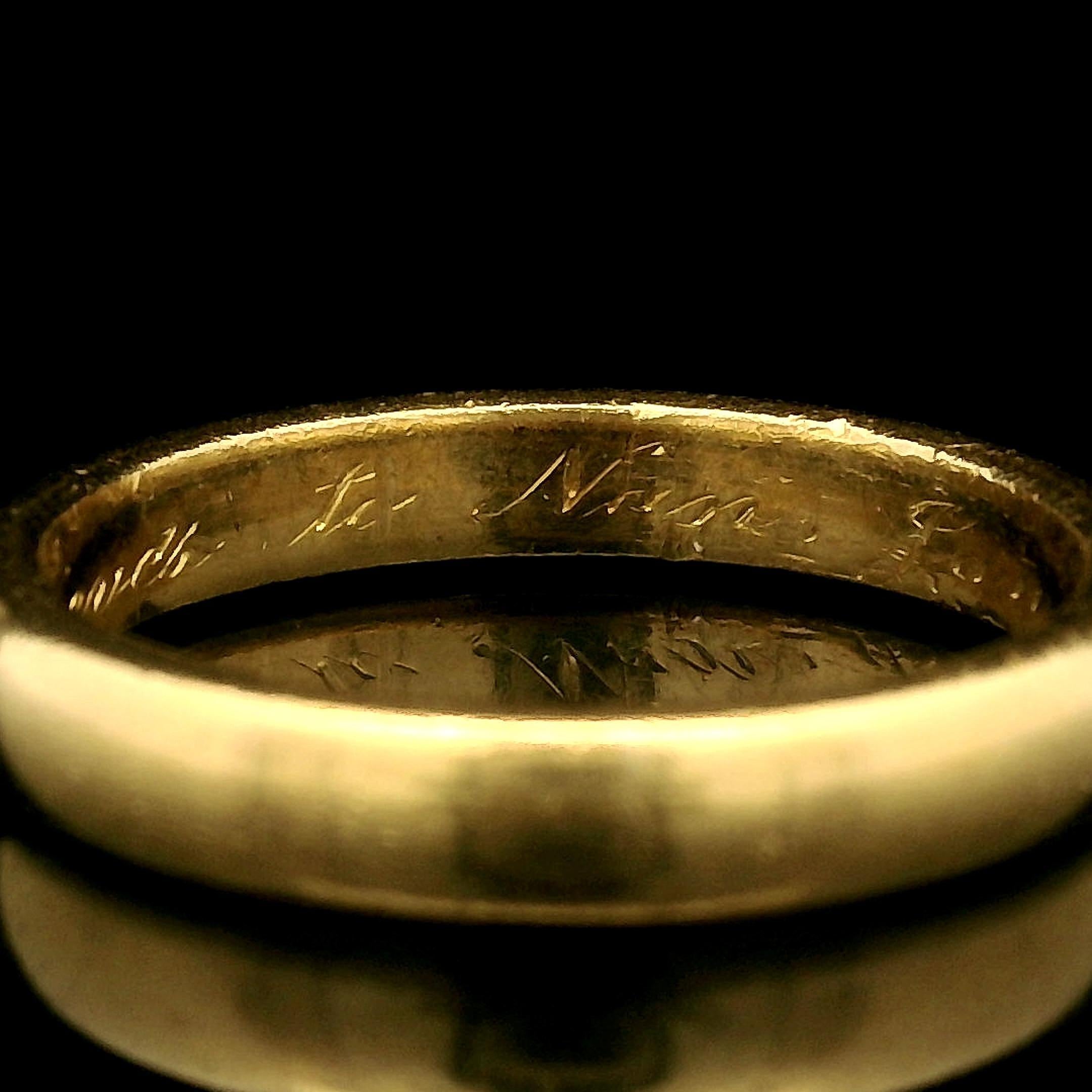 ]Matière : Or jaune 22k massif
Poids : 5,85 grammes
Taille de la bague : 7.5 (ajustée sur un doigt, veuillez nous contacter avant l'achat si vous avez des questions sur la taille)
Largeur de l'anneau : 3,5 mm (haut de l'anneau - du nord au