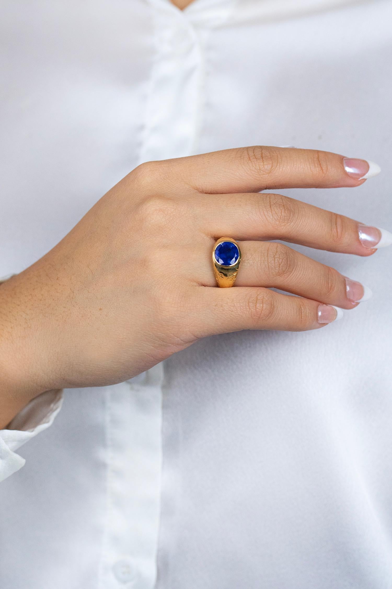 Oval Cut Antique Tiffany & Co. 4.21 Carats No Heat Burmese Sapphire Ring in Yellow Gold For Sale