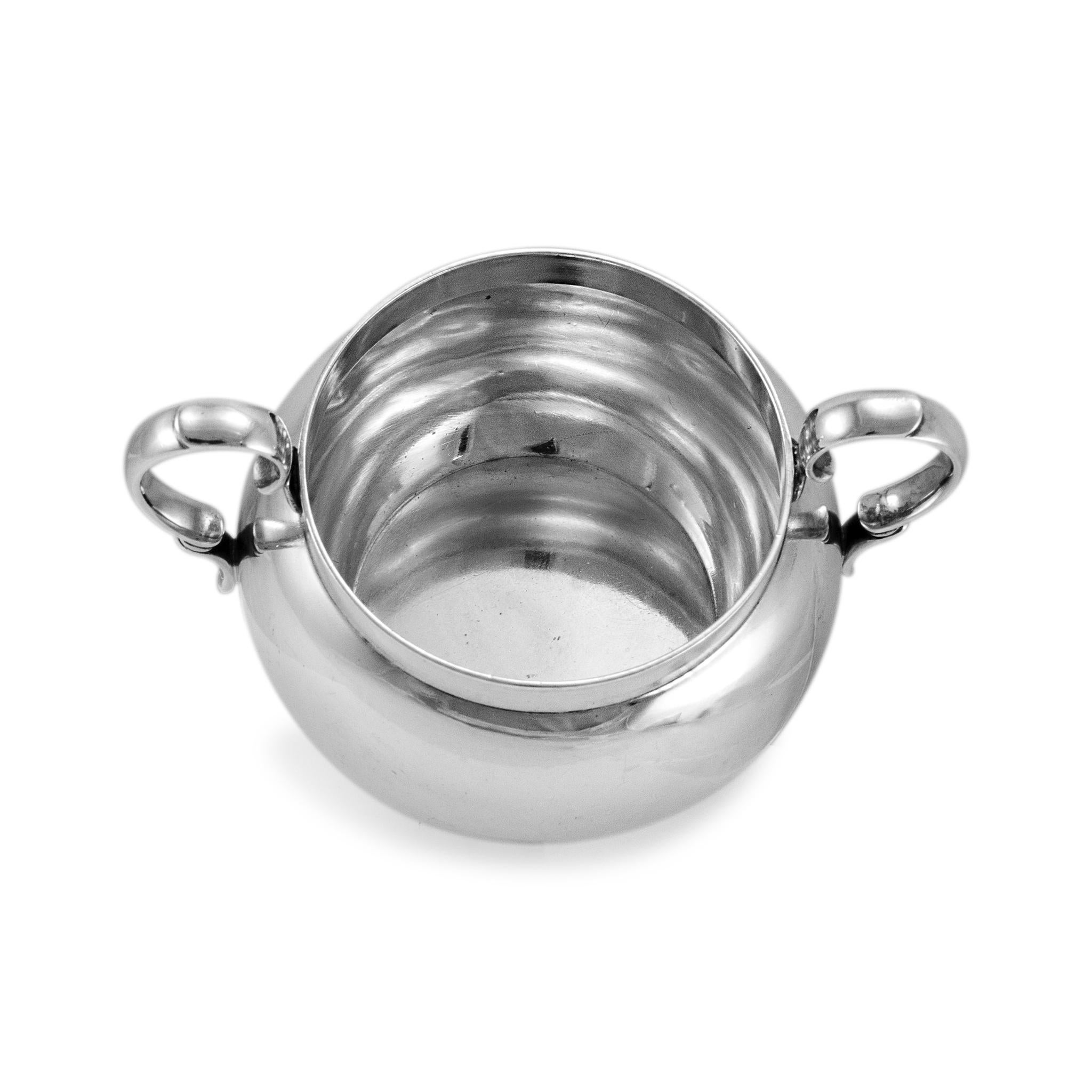 Antica ciotola a doppio manico in argento 925 di Tiffany & Co. In condizioni ottime in vendita a Houston, TX