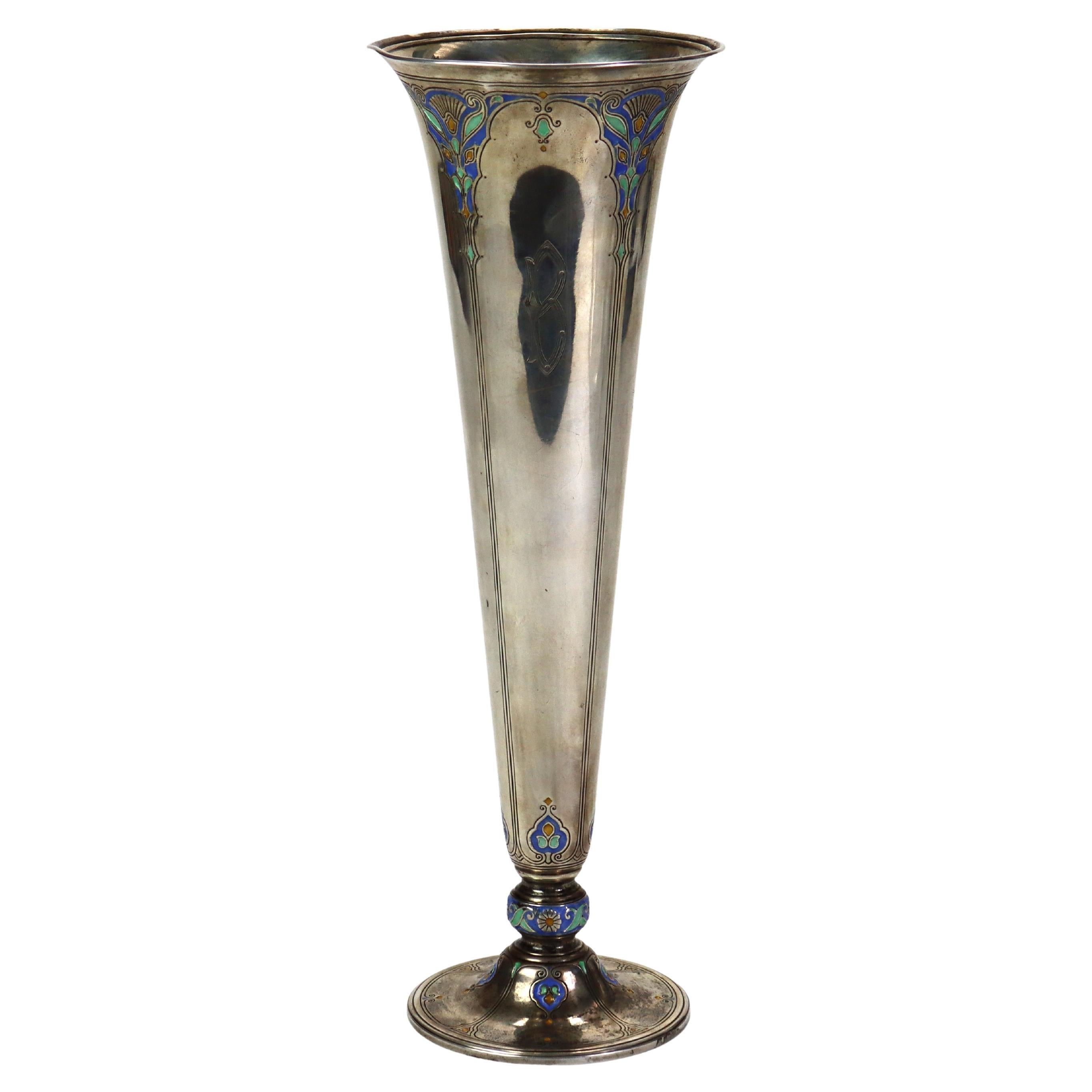 Antique Tiffany & Co. Vase à flûte en argent émaillé Arts & Crafts c1910 en vente
