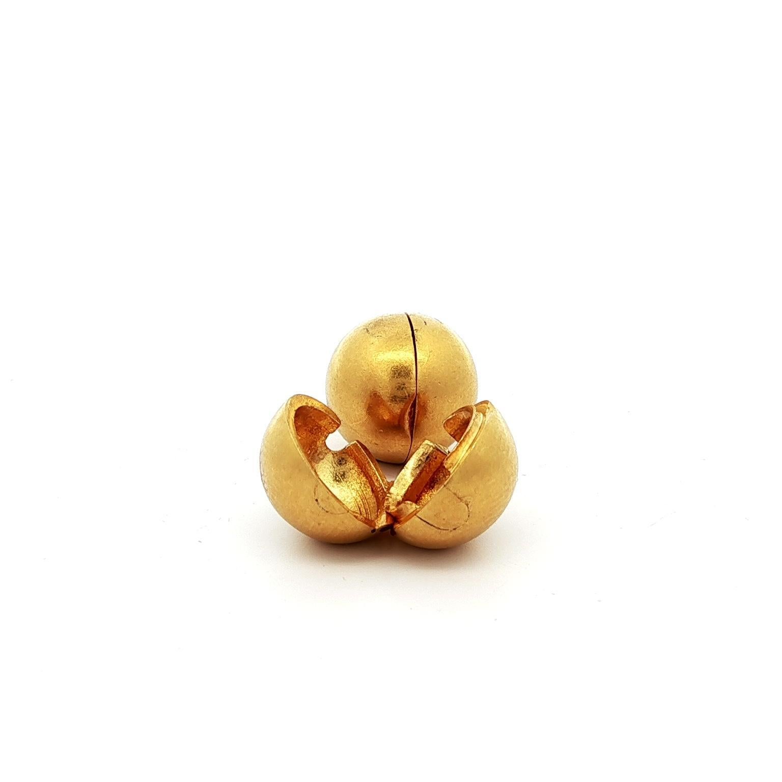 Antico Tiffany & Co. Carrozza a sfere in oro giallo massiccio per orecchini in vendita 1