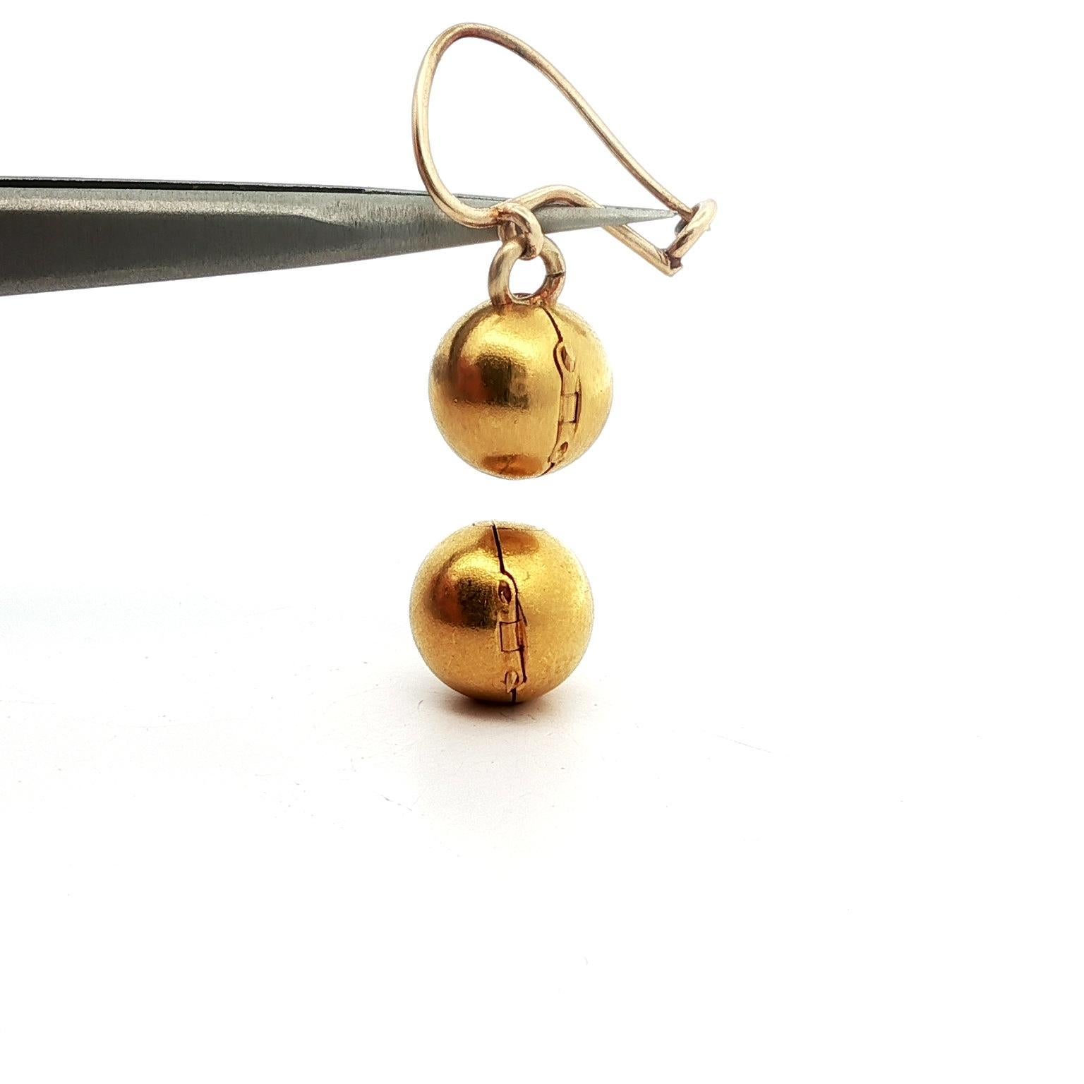Antico Tiffany & Co. Carrozza a sfere in oro giallo massiccio per orecchini in vendita 4