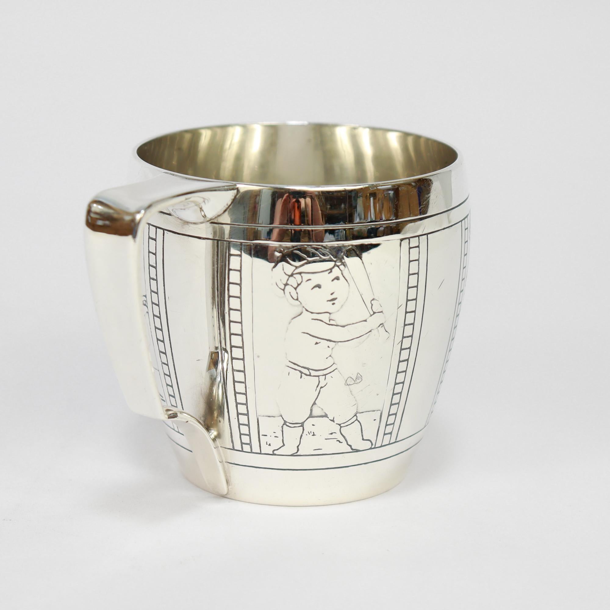 XX secolo Antico Tiffany & Co. Tazza per bambini in argento sterling con tennis, golf e baseball in vendita