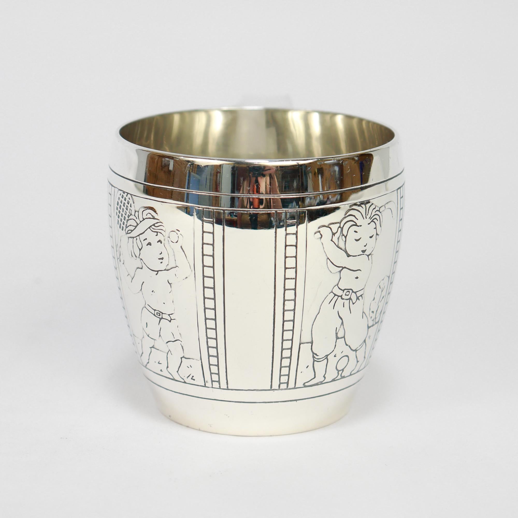 Argento 925 Antico Tiffany & Co. Tazza per bambini in argento sterling con tennis, golf e baseball in vendita