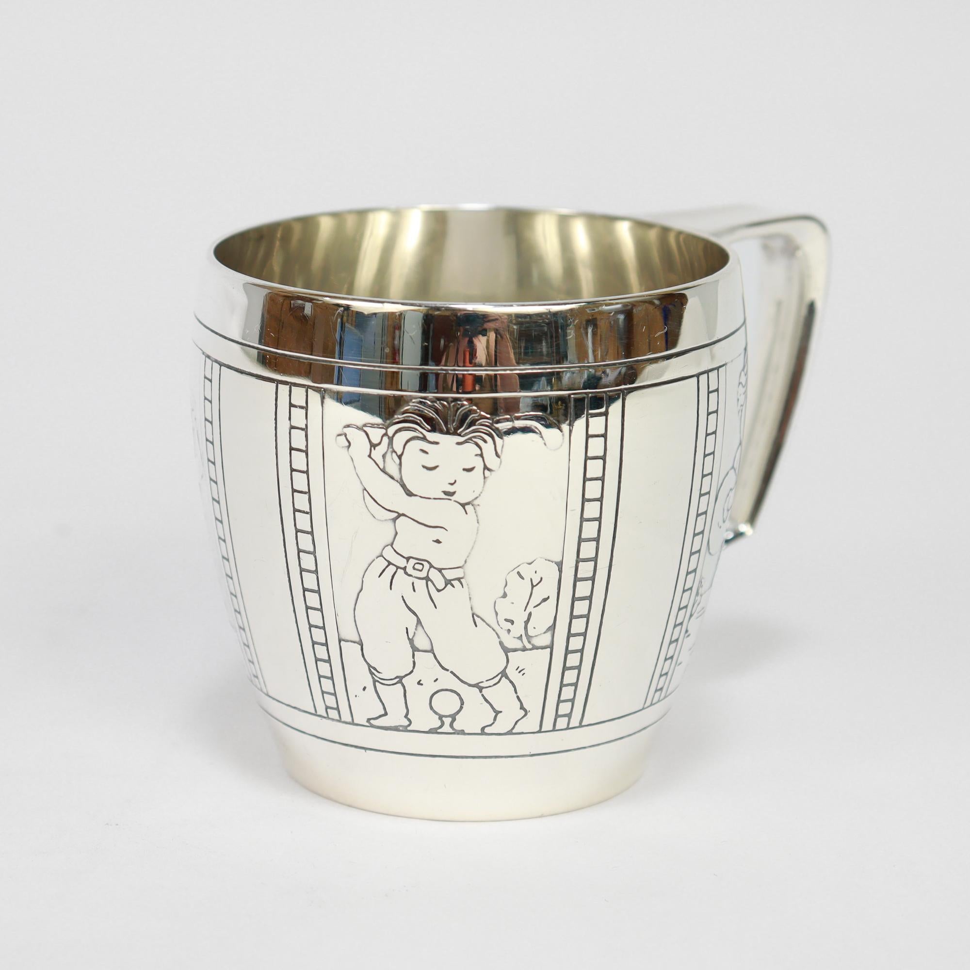 Antico Tiffany & Co. Tazza per bambini in argento sterling con tennis, golf e baseball in vendita 1