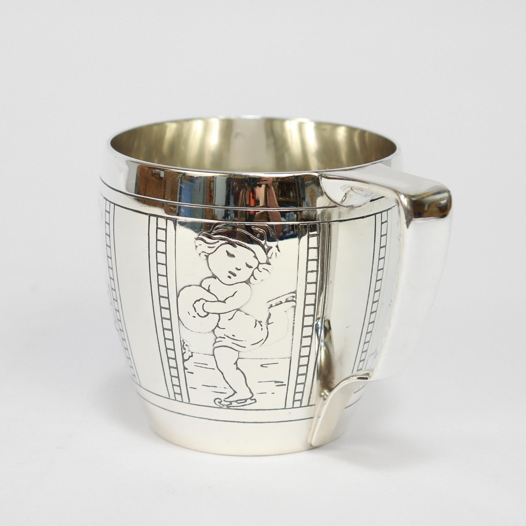 Antico Tiffany & Co. Tazza per bambini in argento sterling con tennis, golf e baseball in vendita 2