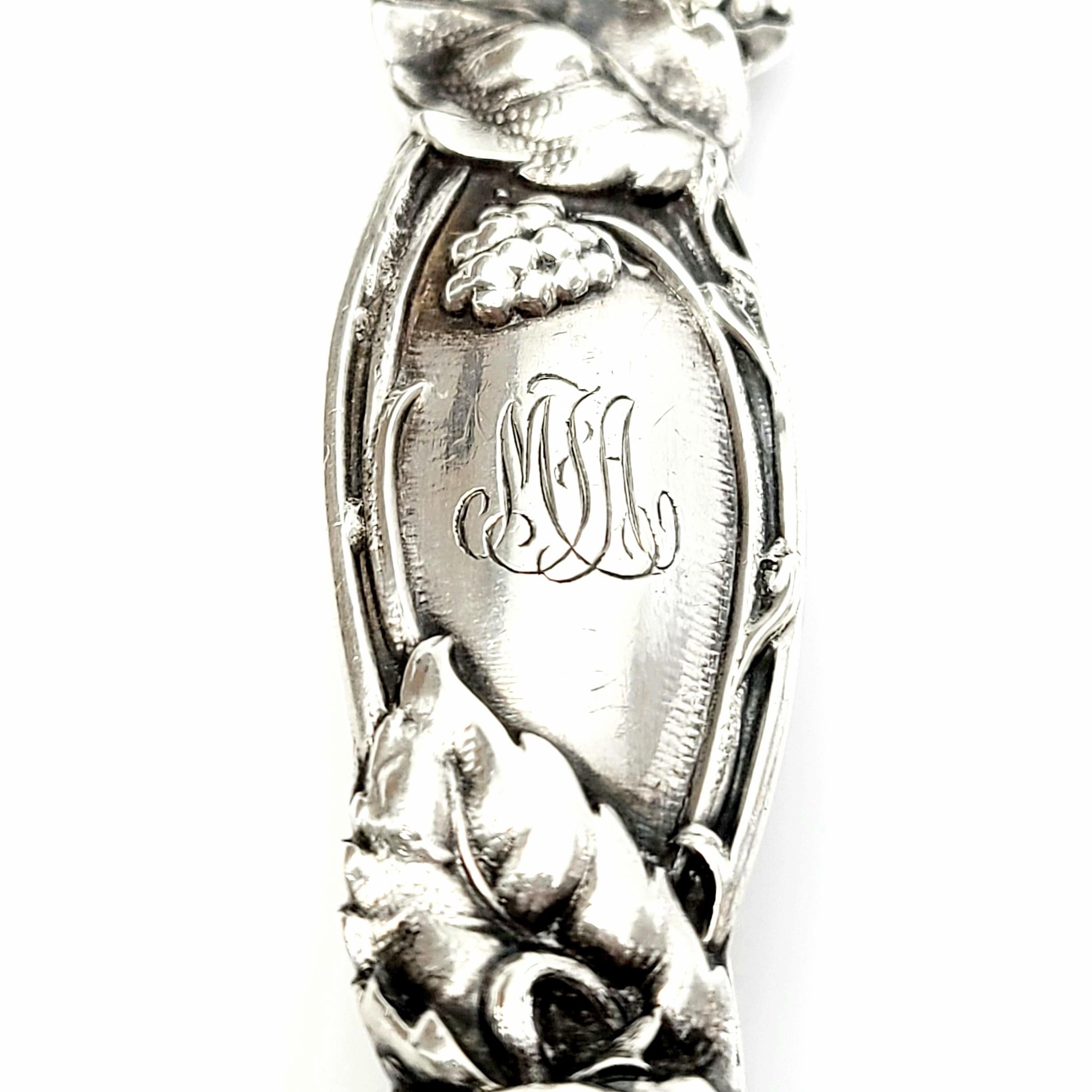 Antike Tiffany & Co. Casserole-Löffel aus Sterlingsilber mit Blackberry-Muster und Beerenbeeren im Angebot 1