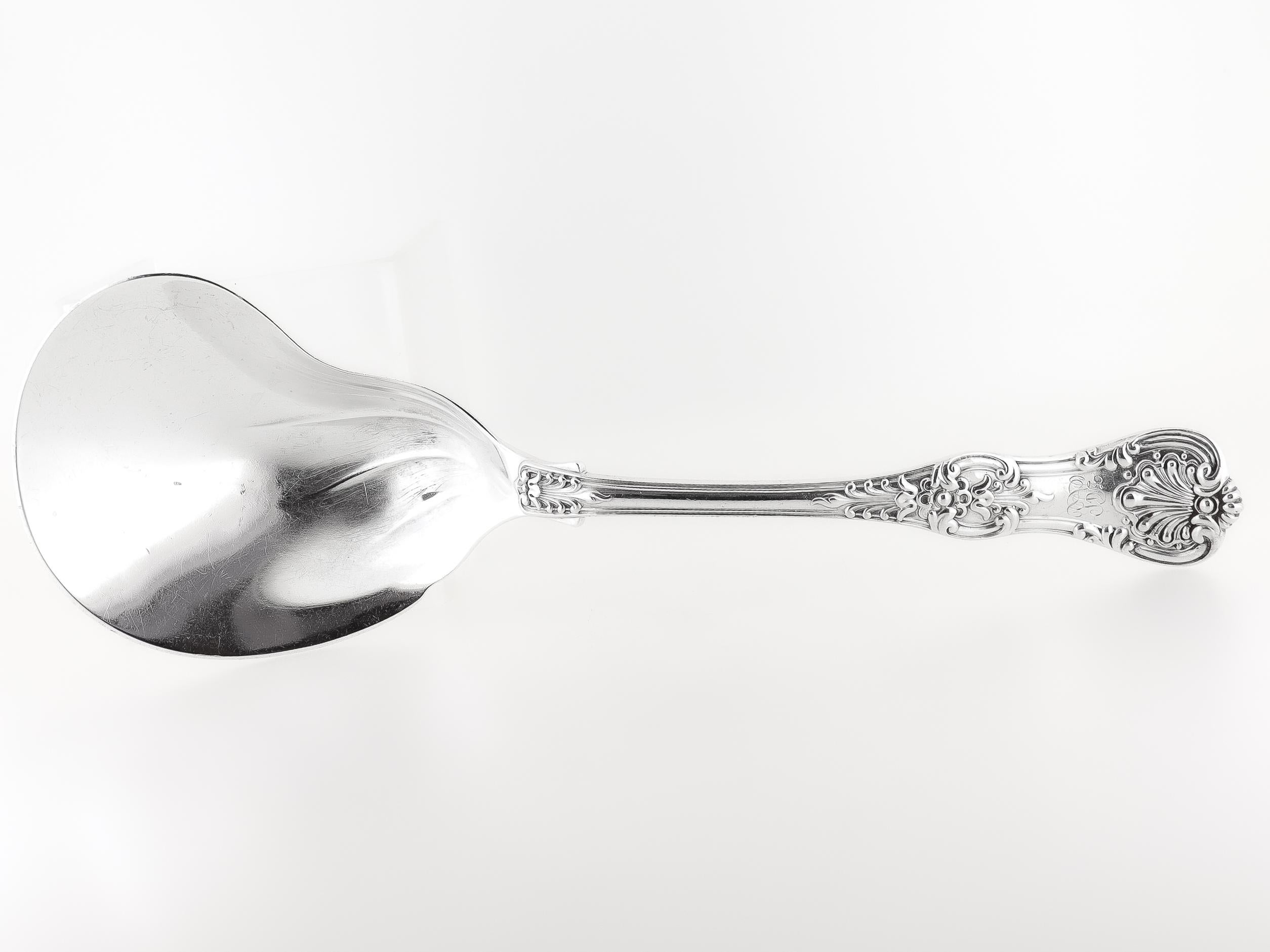 Antigüedades Tiffany & Co. Cuchara de Plata de Ley 'Rey Inglés' Ostra de Berry Estadounidense en venta