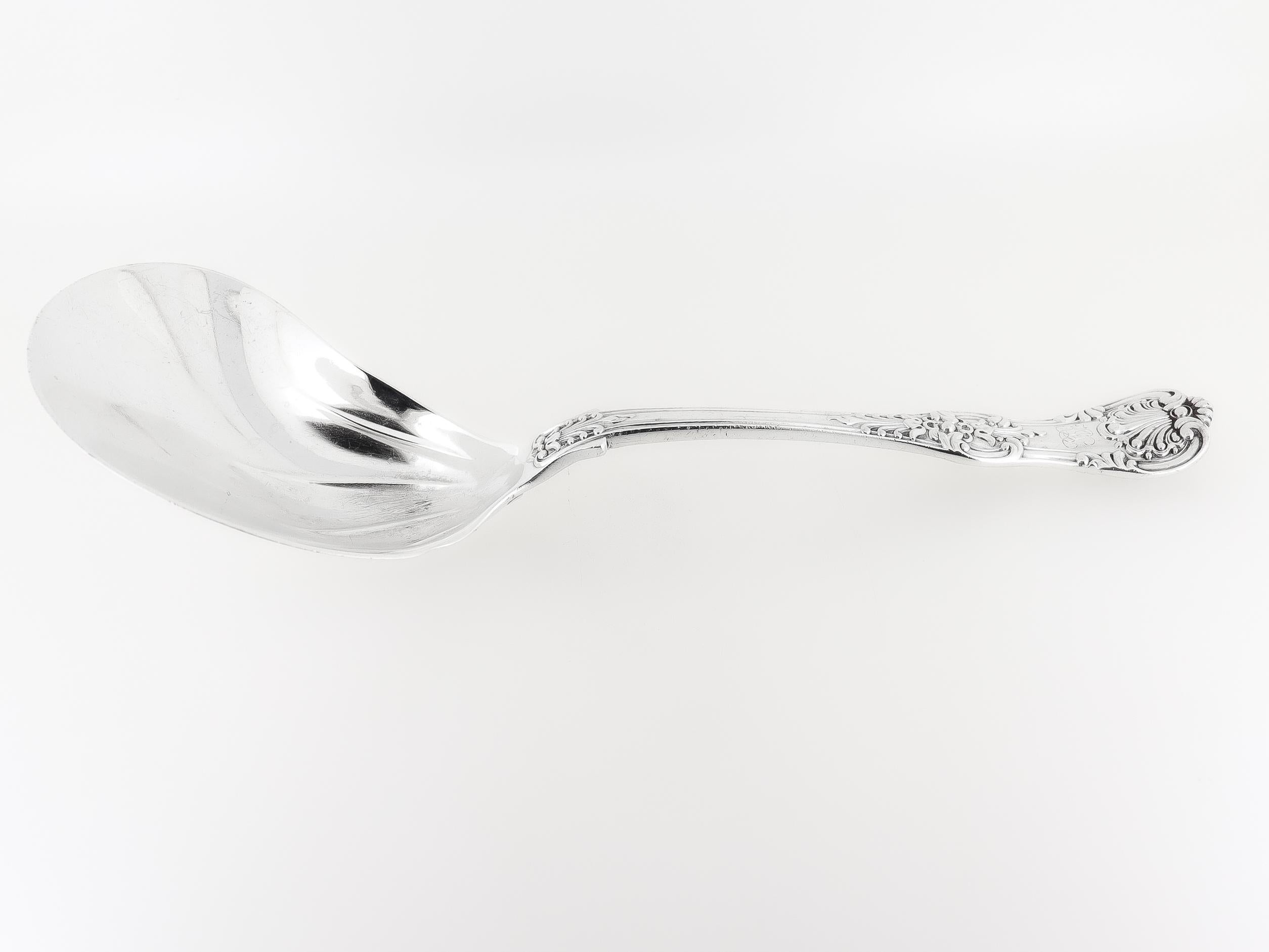 Antigüedades Tiffany & Co. Cuchara de Plata de Ley 'Rey Inglés' Ostra de Berry siglo XX en venta