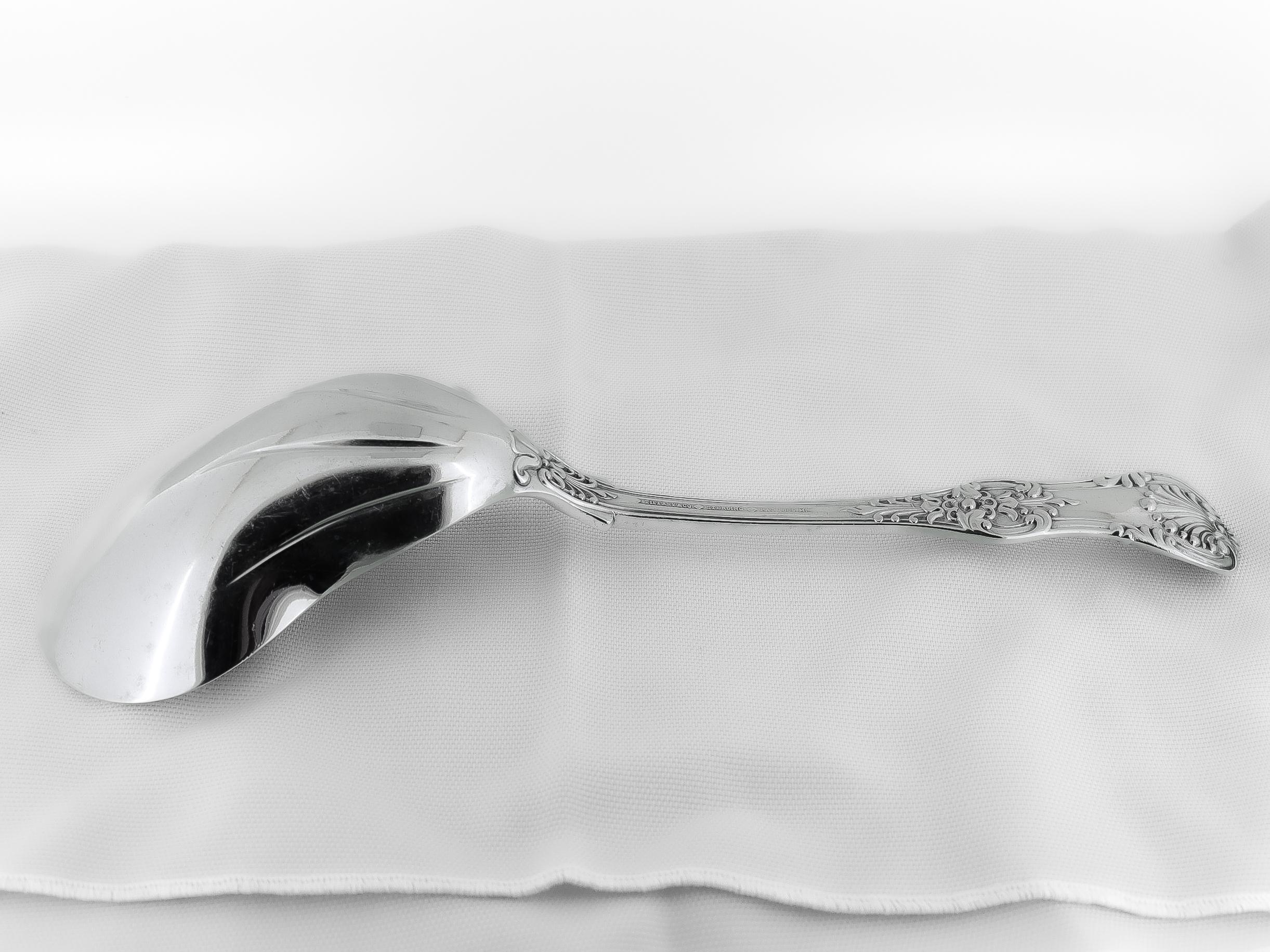 Antigüedades Tiffany & Co. Cuchara de Plata de Ley 'Rey Inglés' Ostra de Berry en venta 1