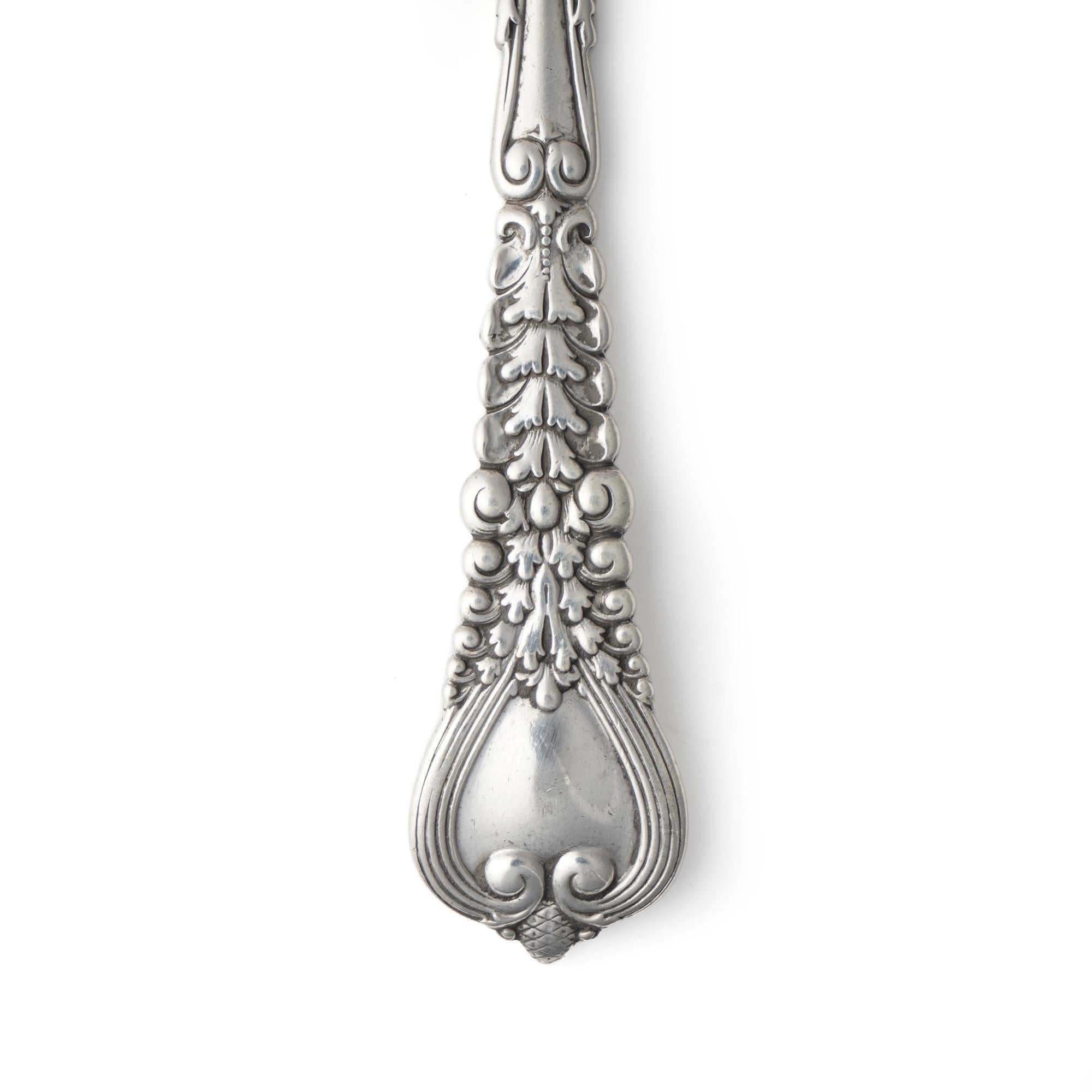 Antike Tiffany & Co.-Kollektion Sterling Silber Florentine Muster Großer Löffel (Frühes 20. Jahrhundert) im Angebot