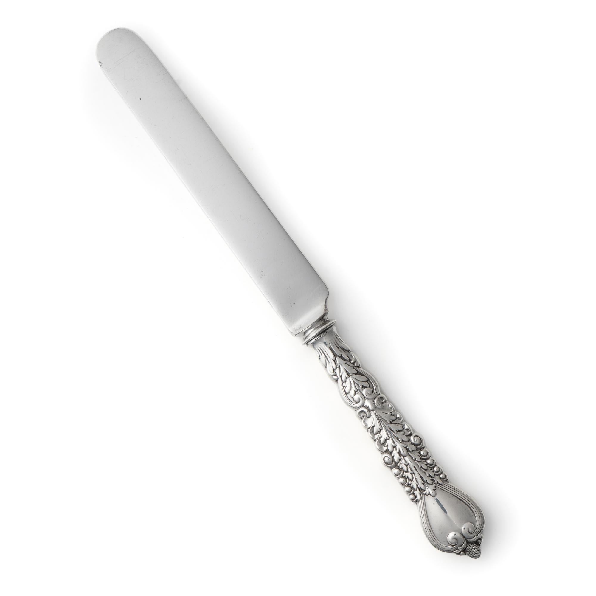 Antique Tiffany & Co. Sterling Silver Florentine Pattern Serving Knife In Good Condition For Sale In Braintree, GB