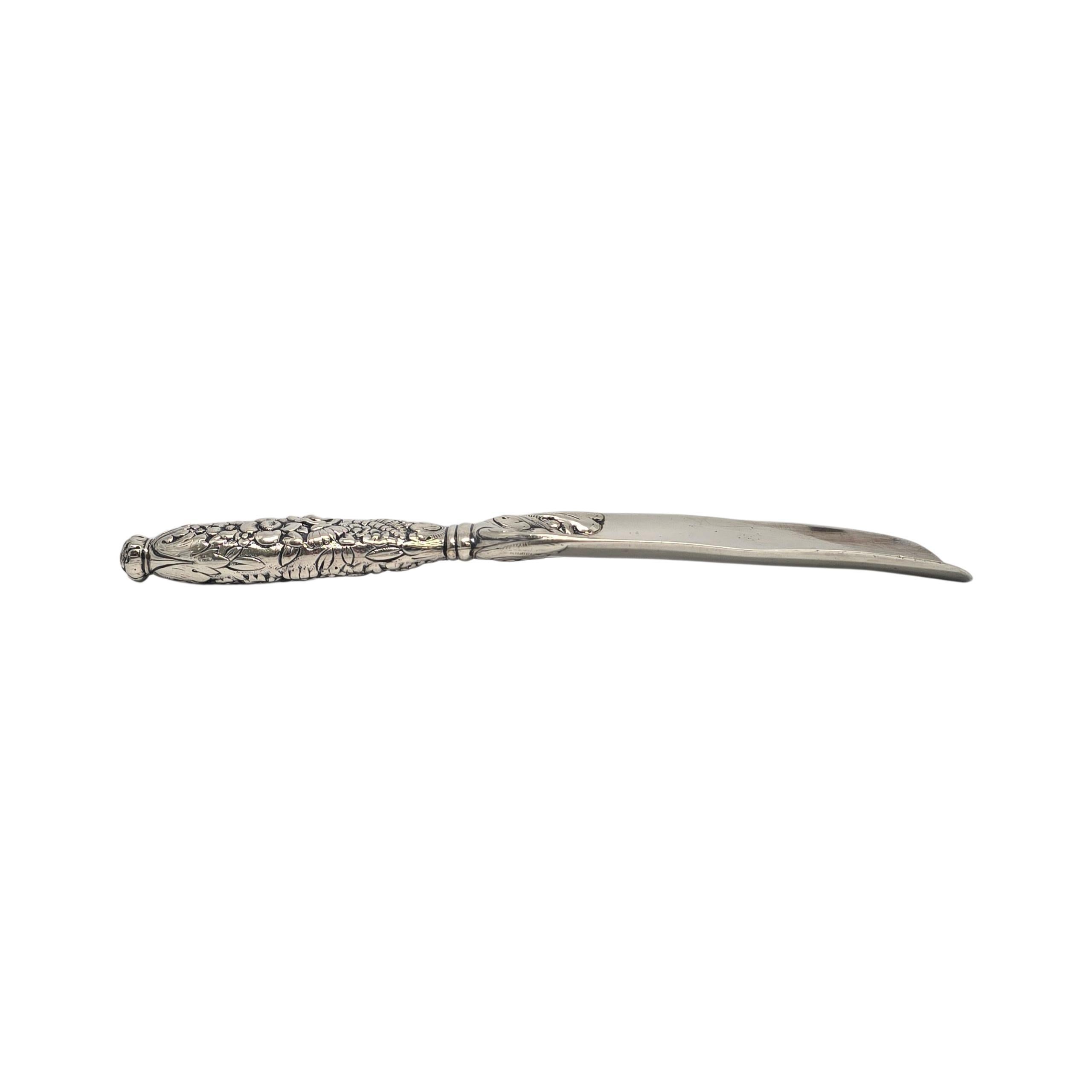 Antique Tiffany & Co Sterling Silver Repousse Floral Shoe Horn w/Monogram #22623 Bon état - En vente à Washington Depot, CT