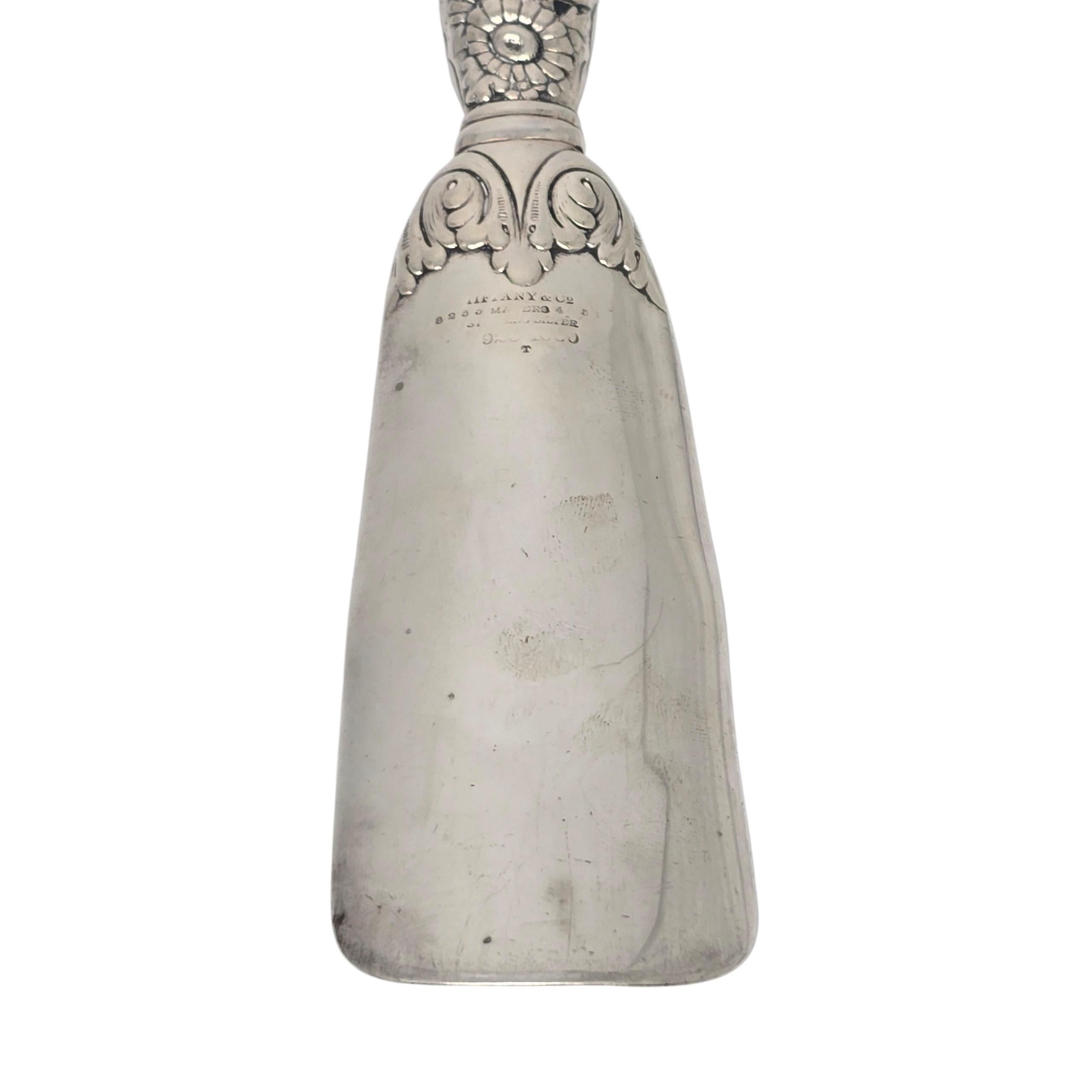 Antique Tiffany & Co Sterling Silver Repousse Floral Shoe Horn w/Monogram #22623 en vente 3