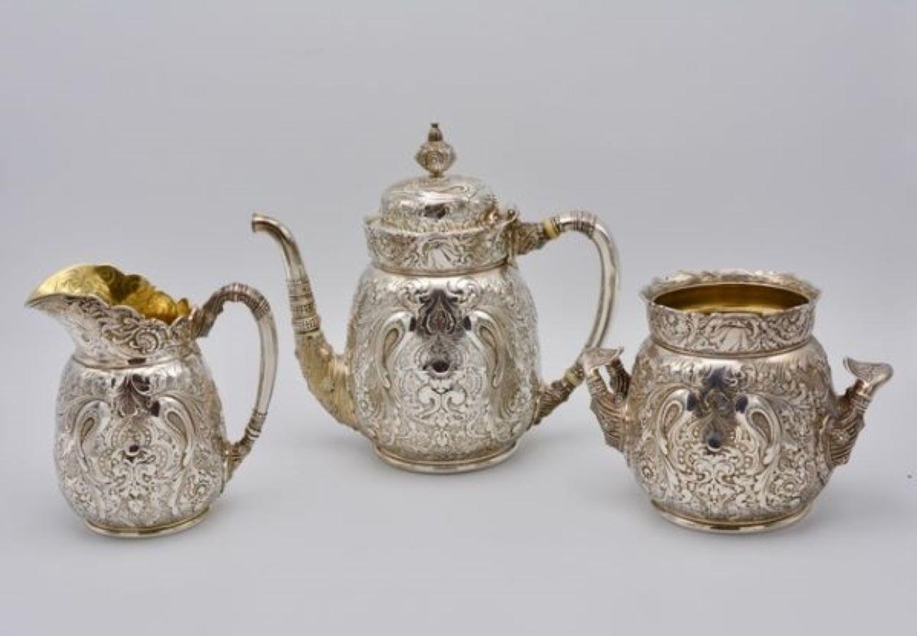 Beautiful Museum Quality Tiffany & Co. tea set comprising three vessels in the 