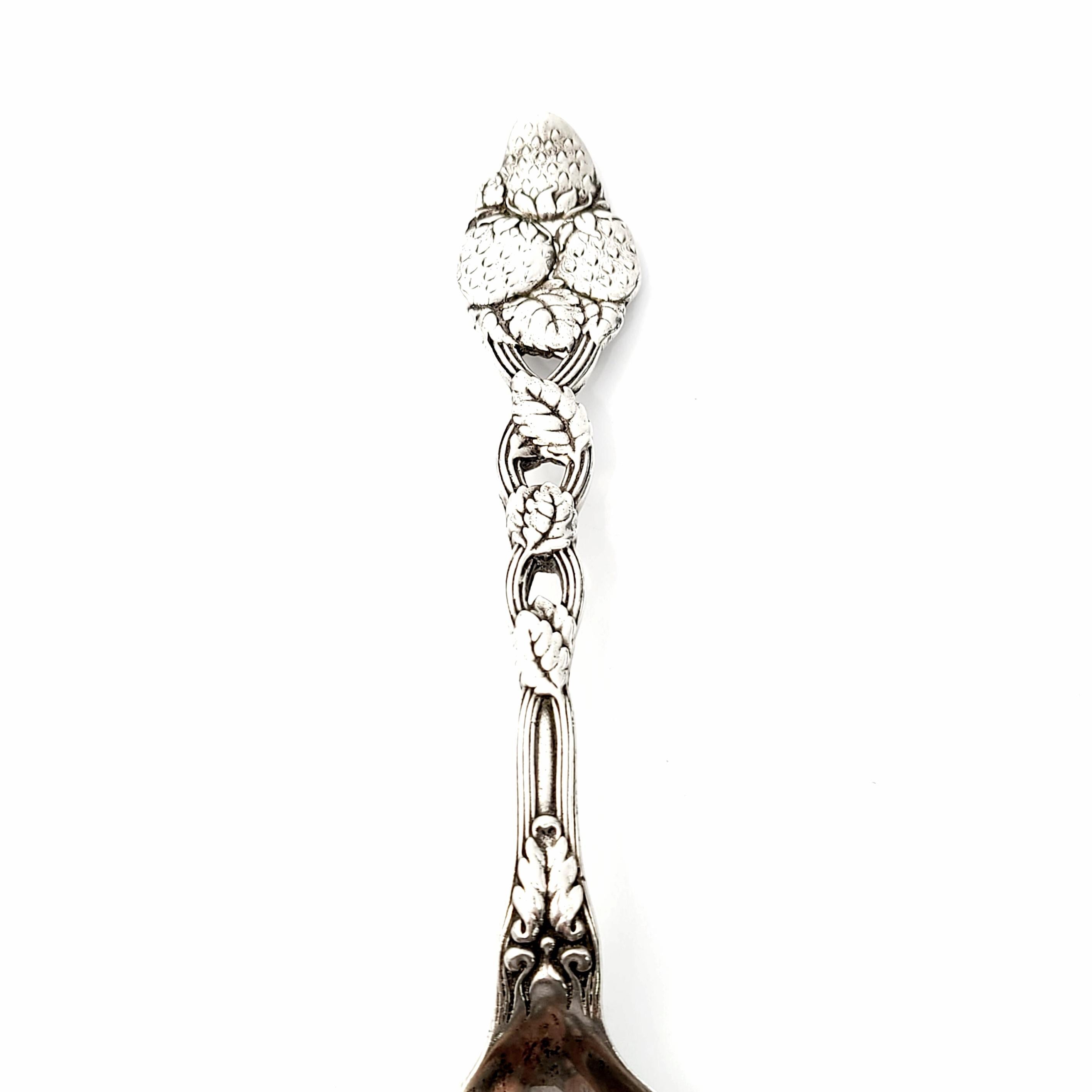 Antique Tiffany & Co Sterling Silver Strawberry Pattern Berry Casserole Spoon In Good Condition For Sale In Washington Depot, CT