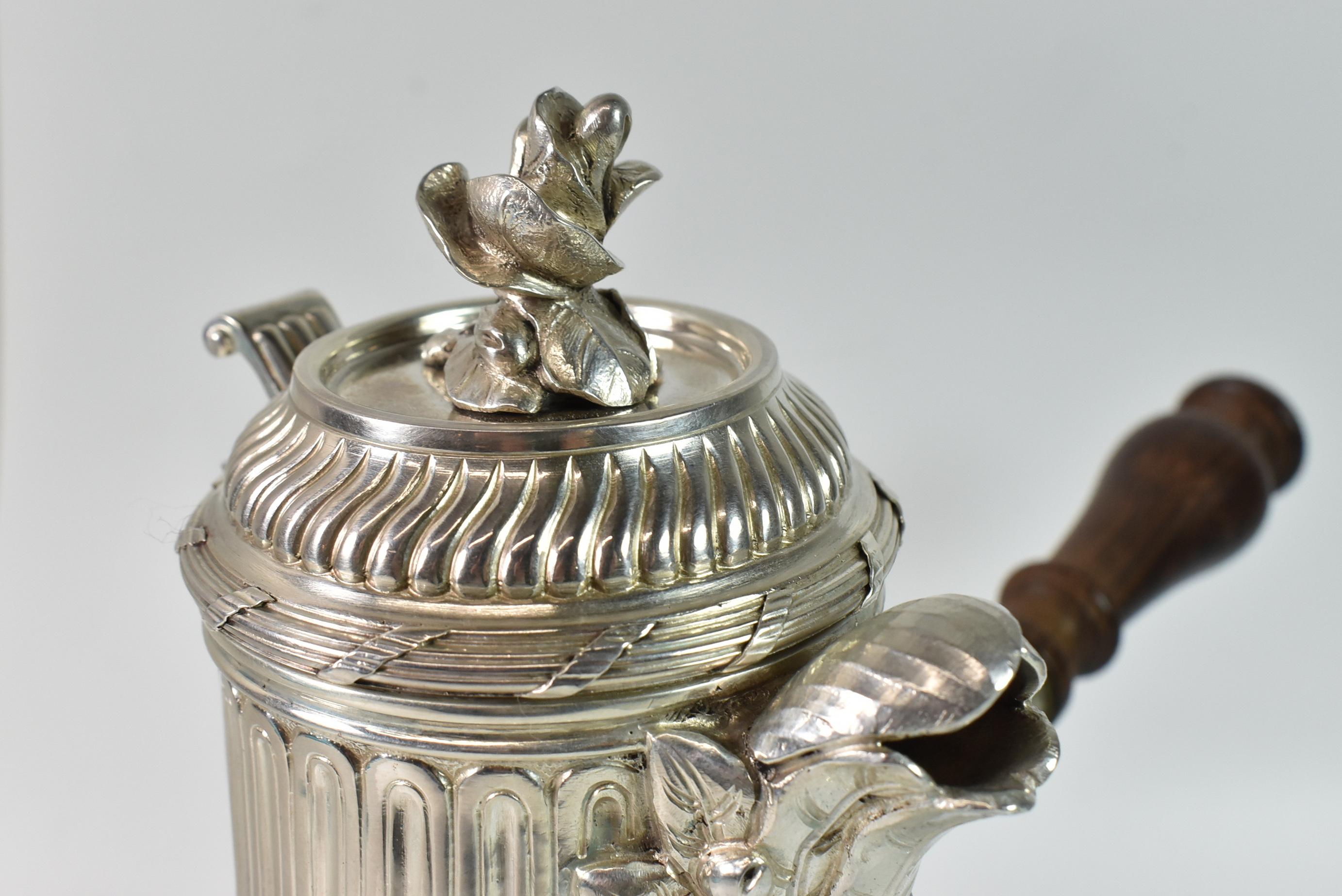 Antique Tiffany & Co. Sterling Chocolate Pot Rococo Style Rosewood Handle In Good Condition In Toledo, OH