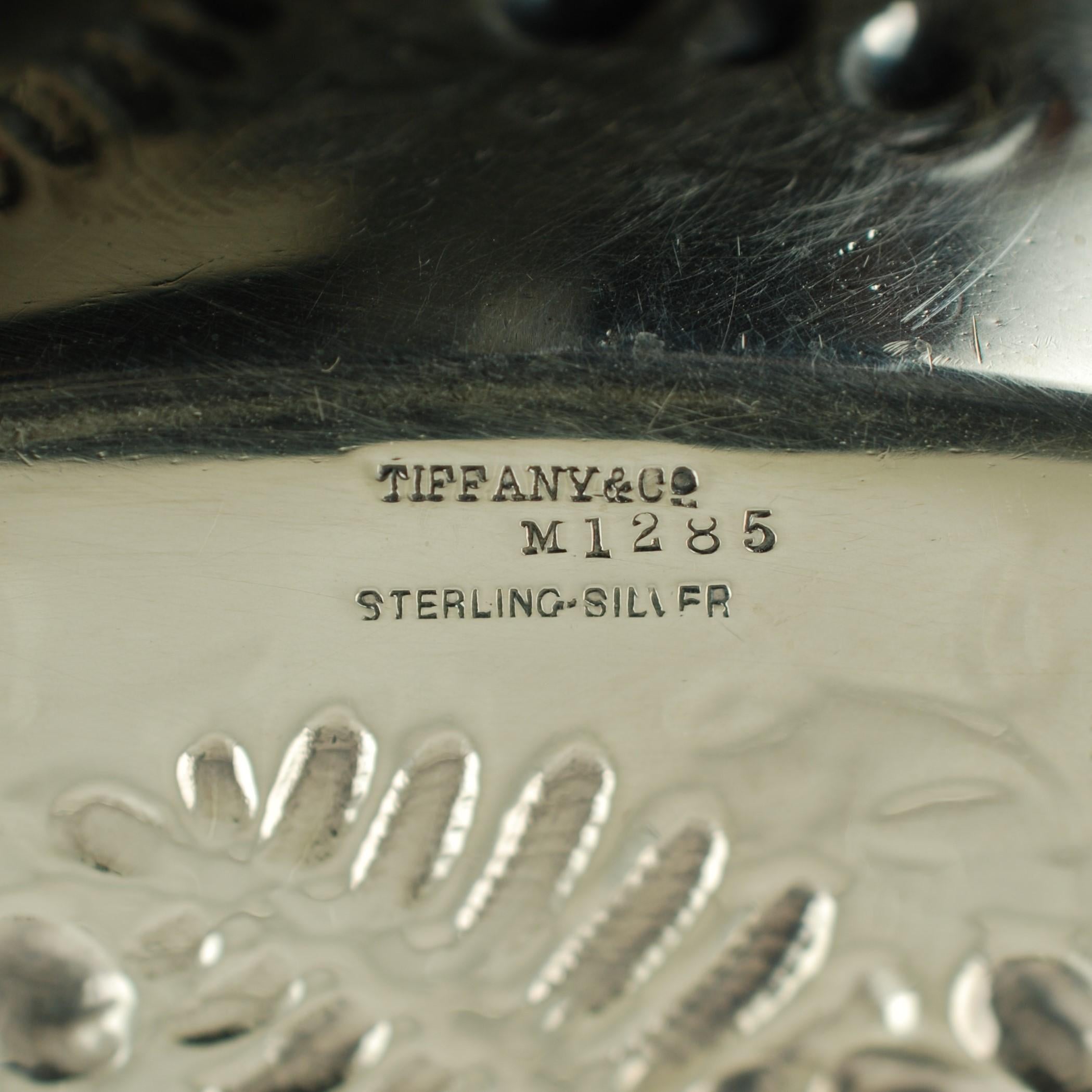 Antike Tiffany & Company Sterling Silber Farn und Blumen Repousse Schale im Angebot 7