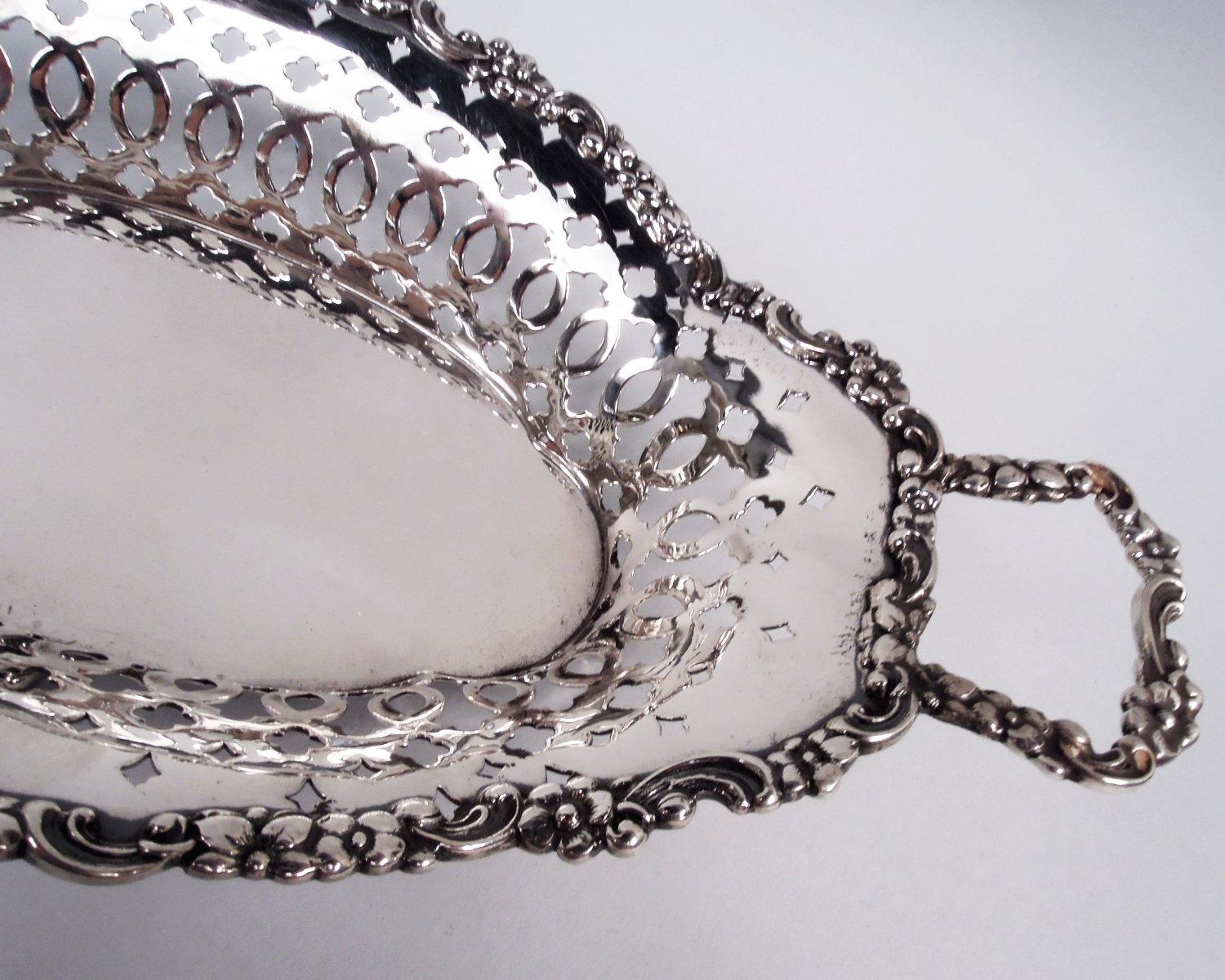 Bandeja para pan antigua Tiffany Edwardian Clásica de plata de ley perforada Estadounidense en venta